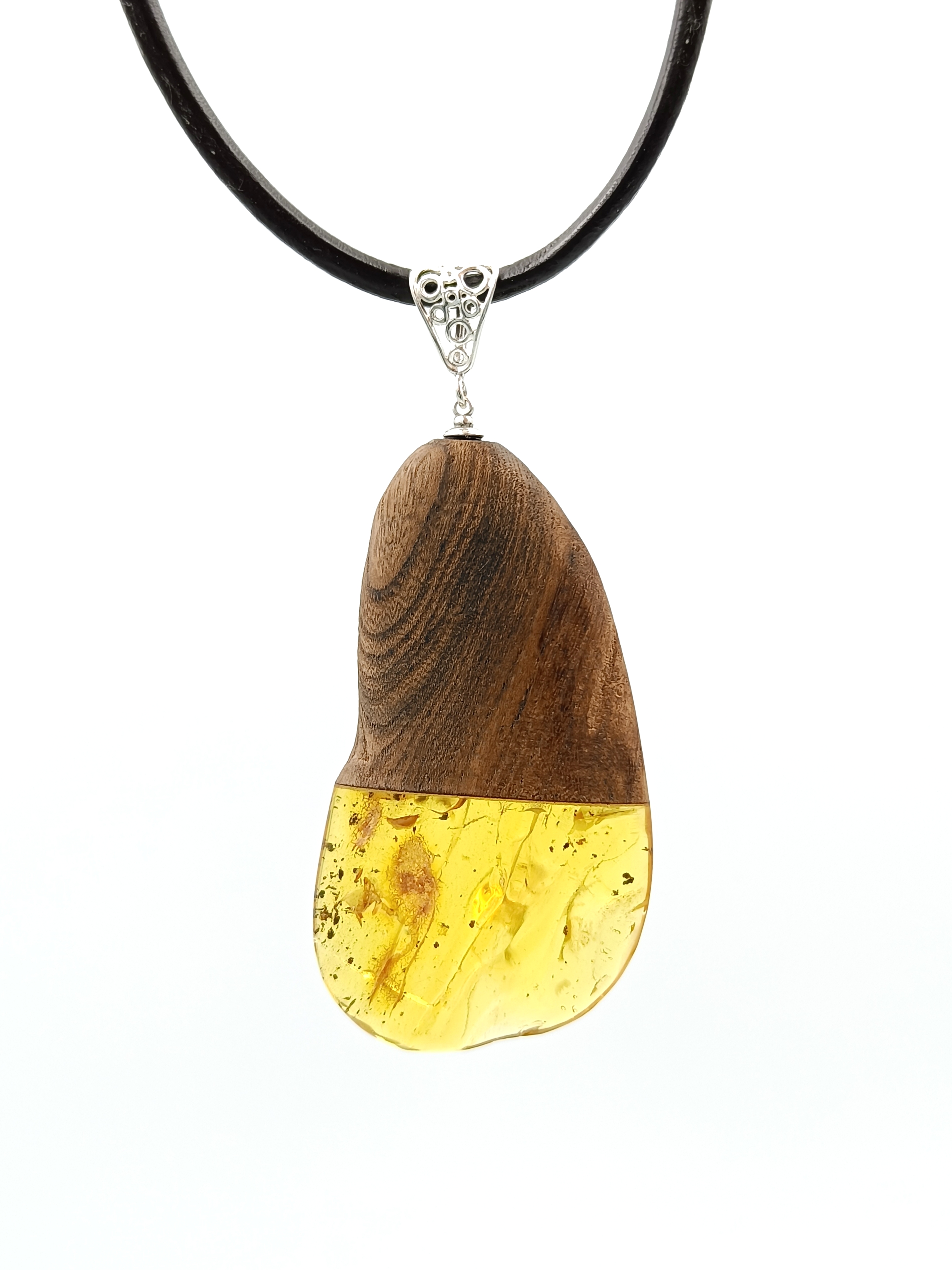 Wisior. Naturalny bursztyn bałtycki, drewno i srebro próby 925. Unikat.