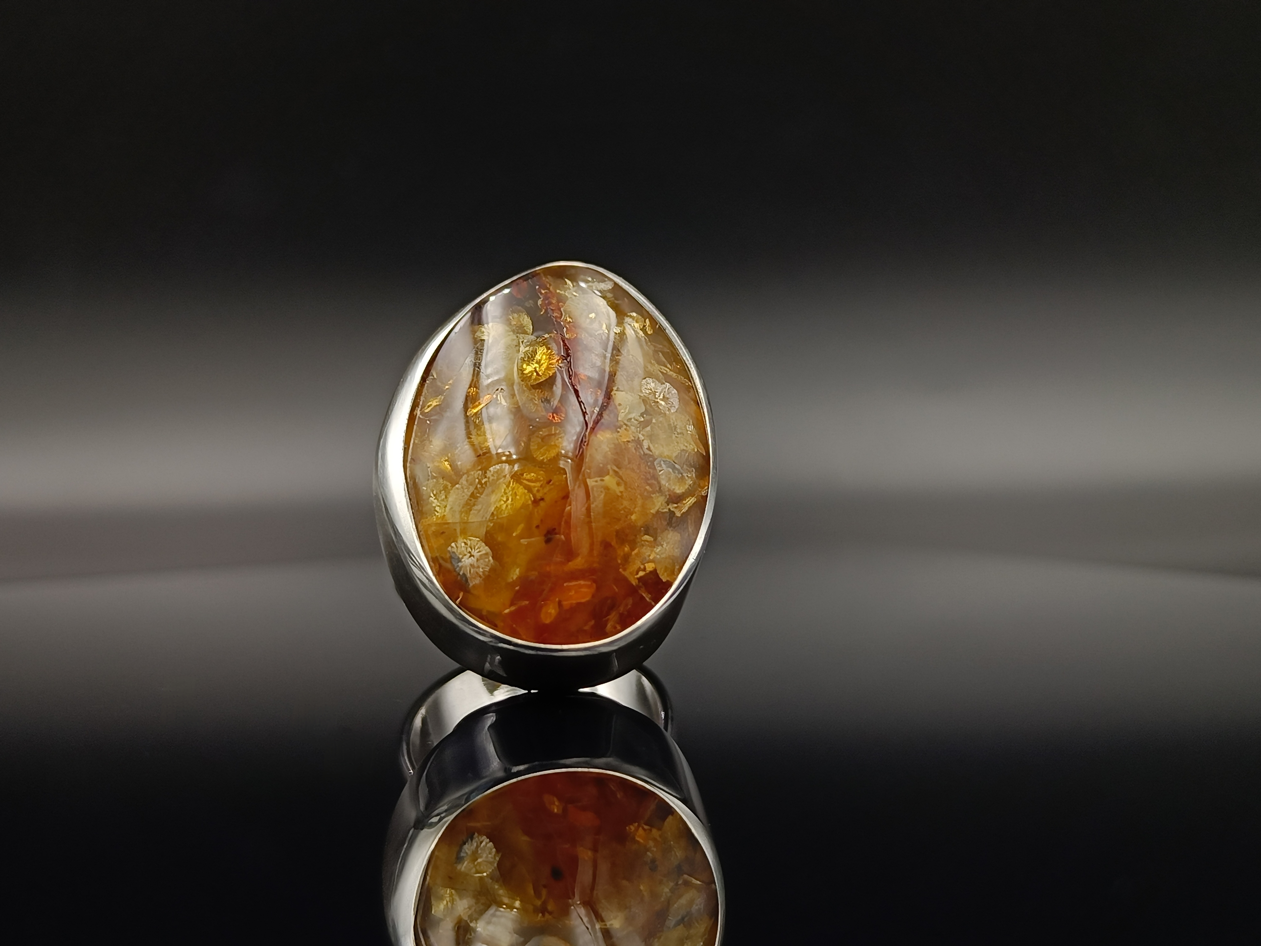 Pierścionek. Naturalny bursztyn bałtycki i srebro 925. Unikat.