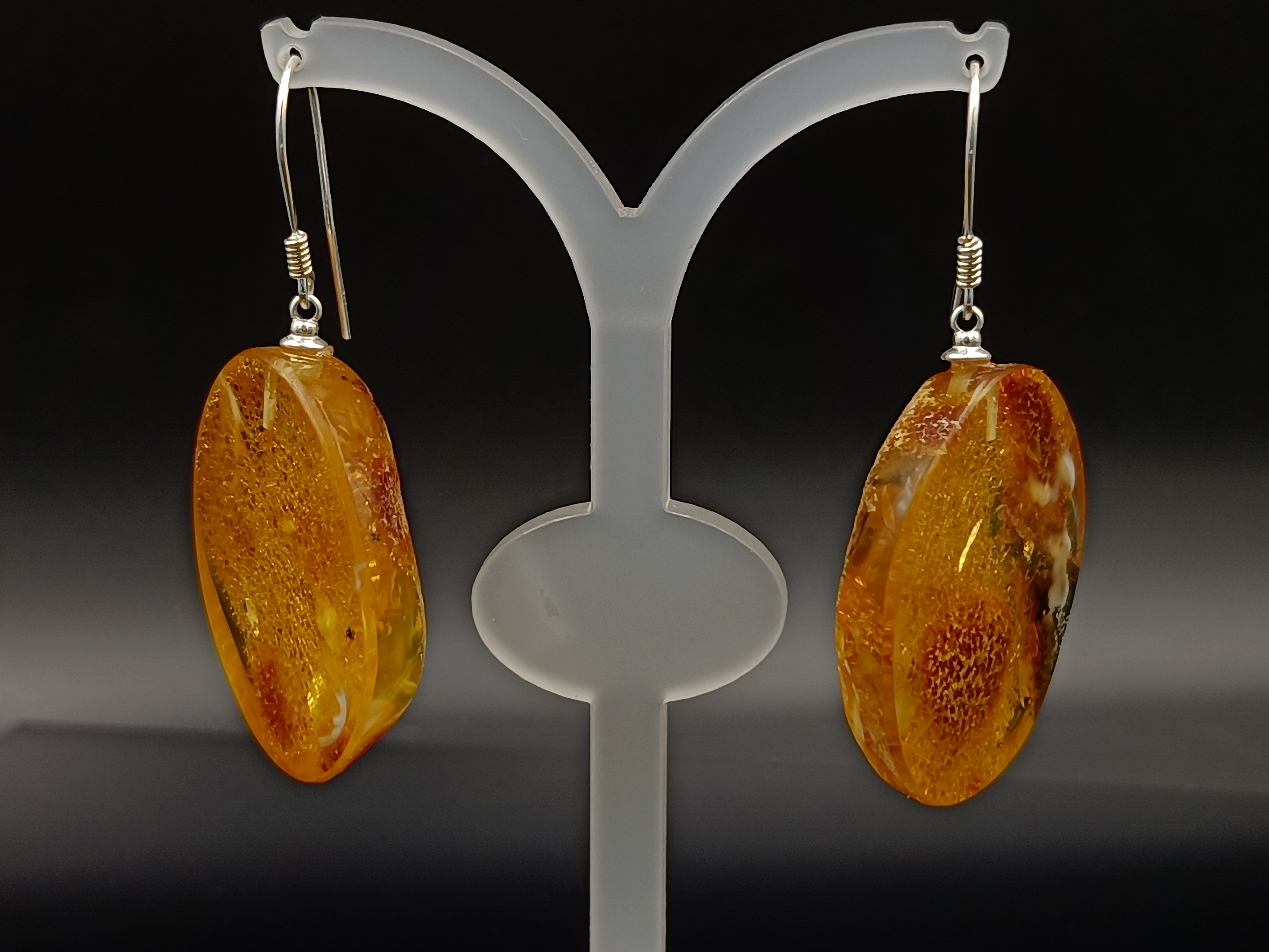 Kolczyki. Bursztyn bałtycki i srebro próby 925. Pudełko gratis.
