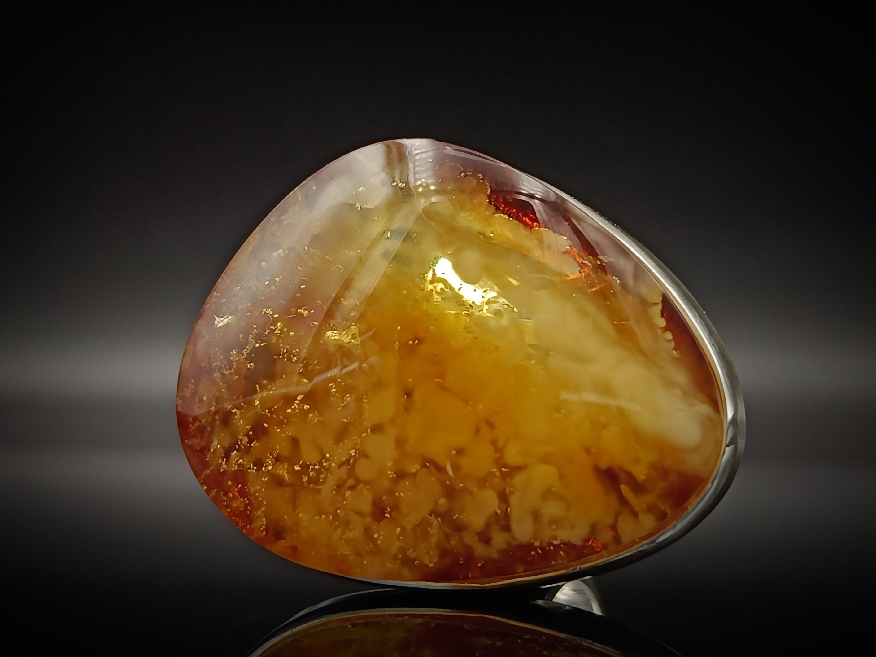 Pierścionek. Naturalny bursztyn bałtycki i srebro próby 925. Unikat.