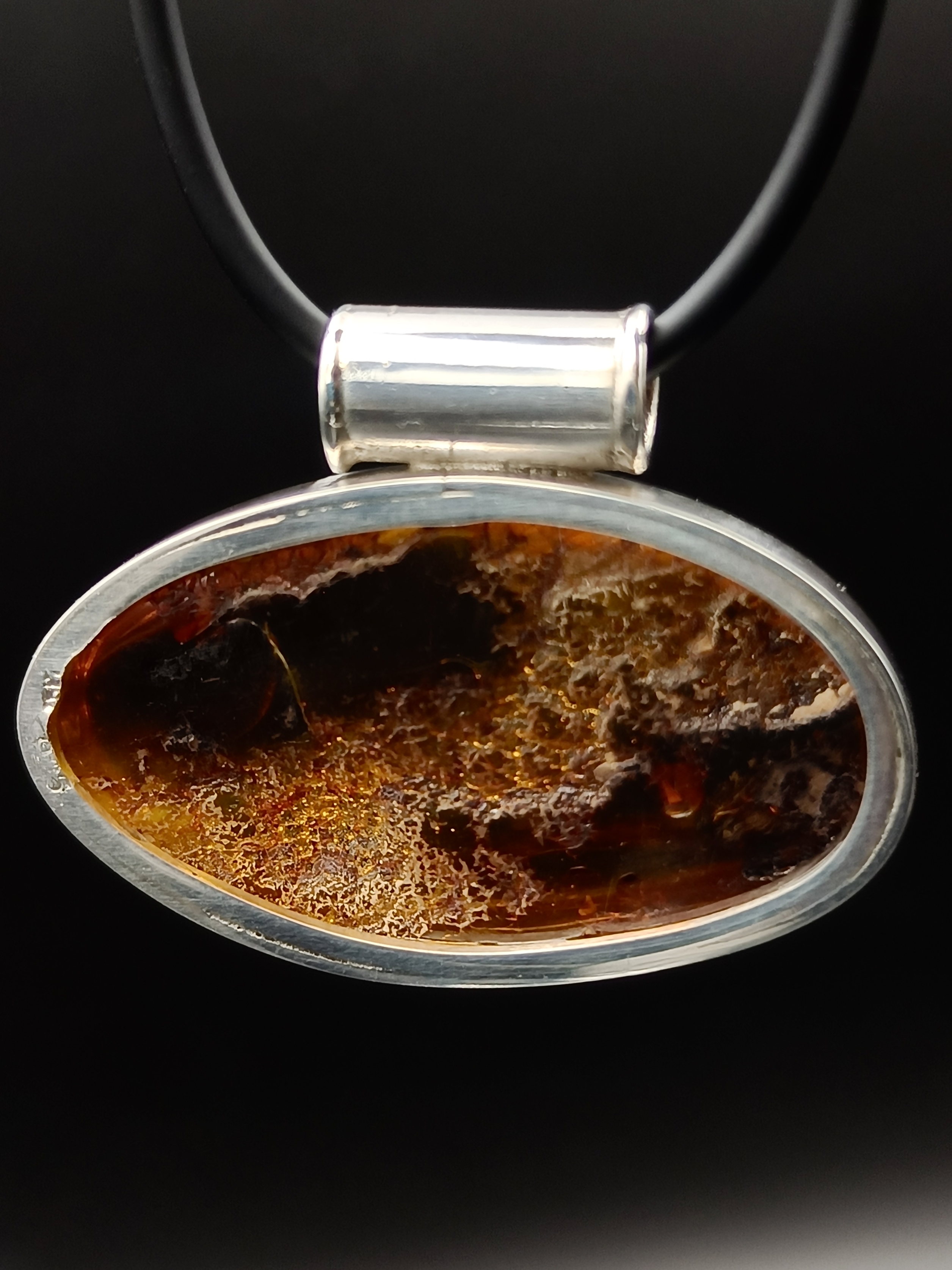 Wisior. Naturalny bursztyn bałtycki i srebro próby 925. Unikat.