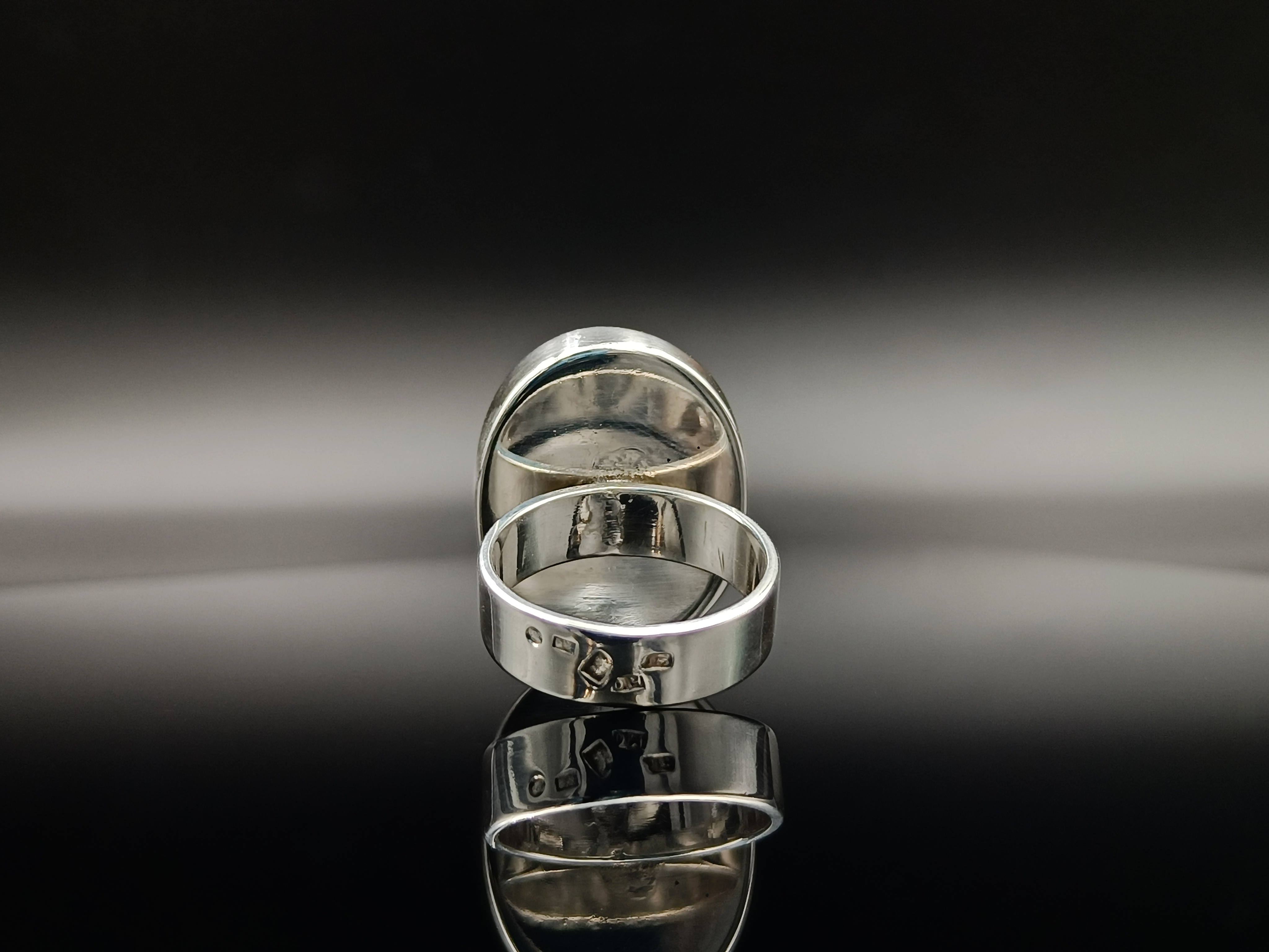 Pierścionek. Naturalny bursztyn bałtycki i srebro próby 925. Unikat.