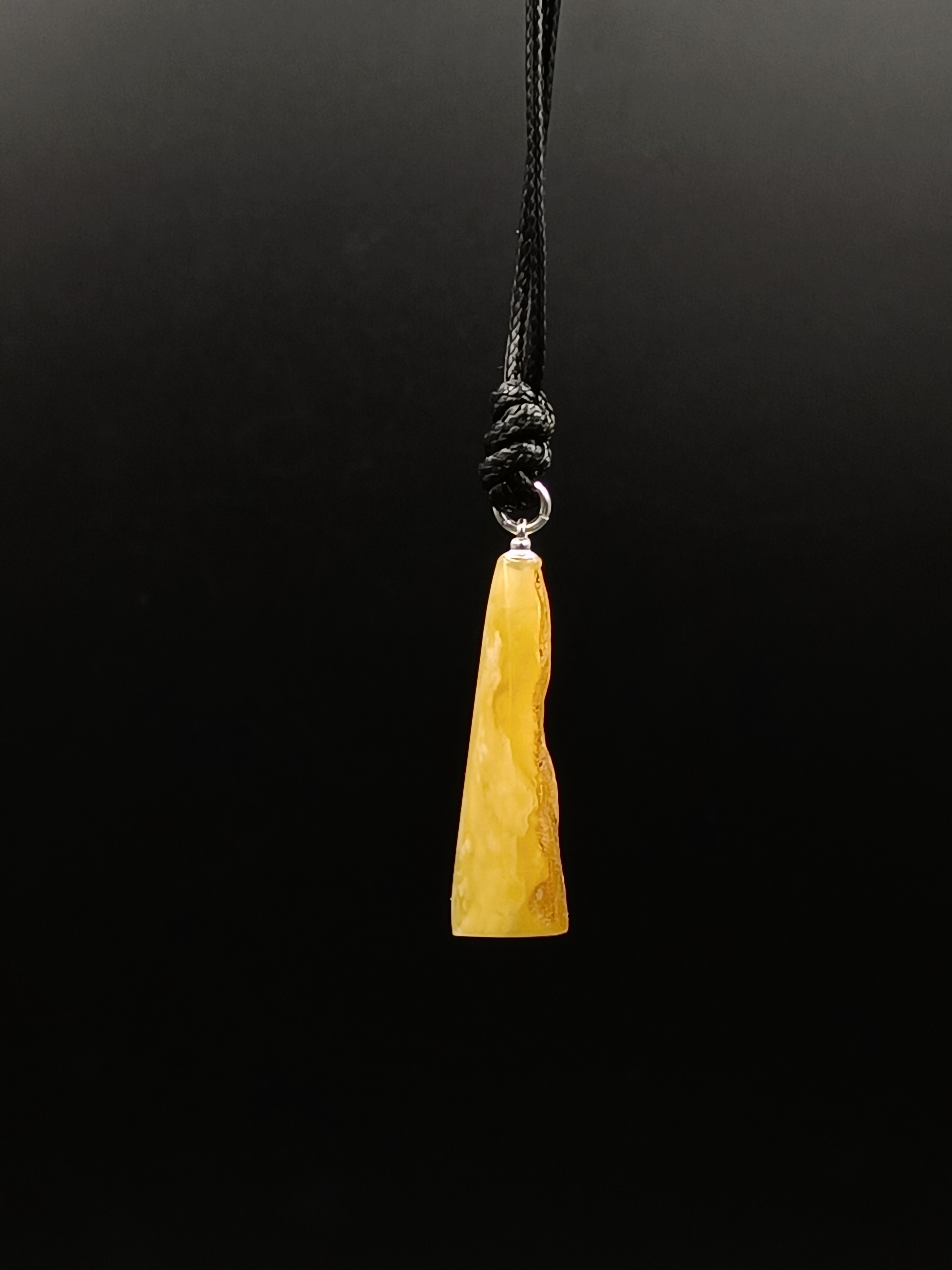 Wisiorek. Naturalny bursztyn bałtycki i srebro 925.