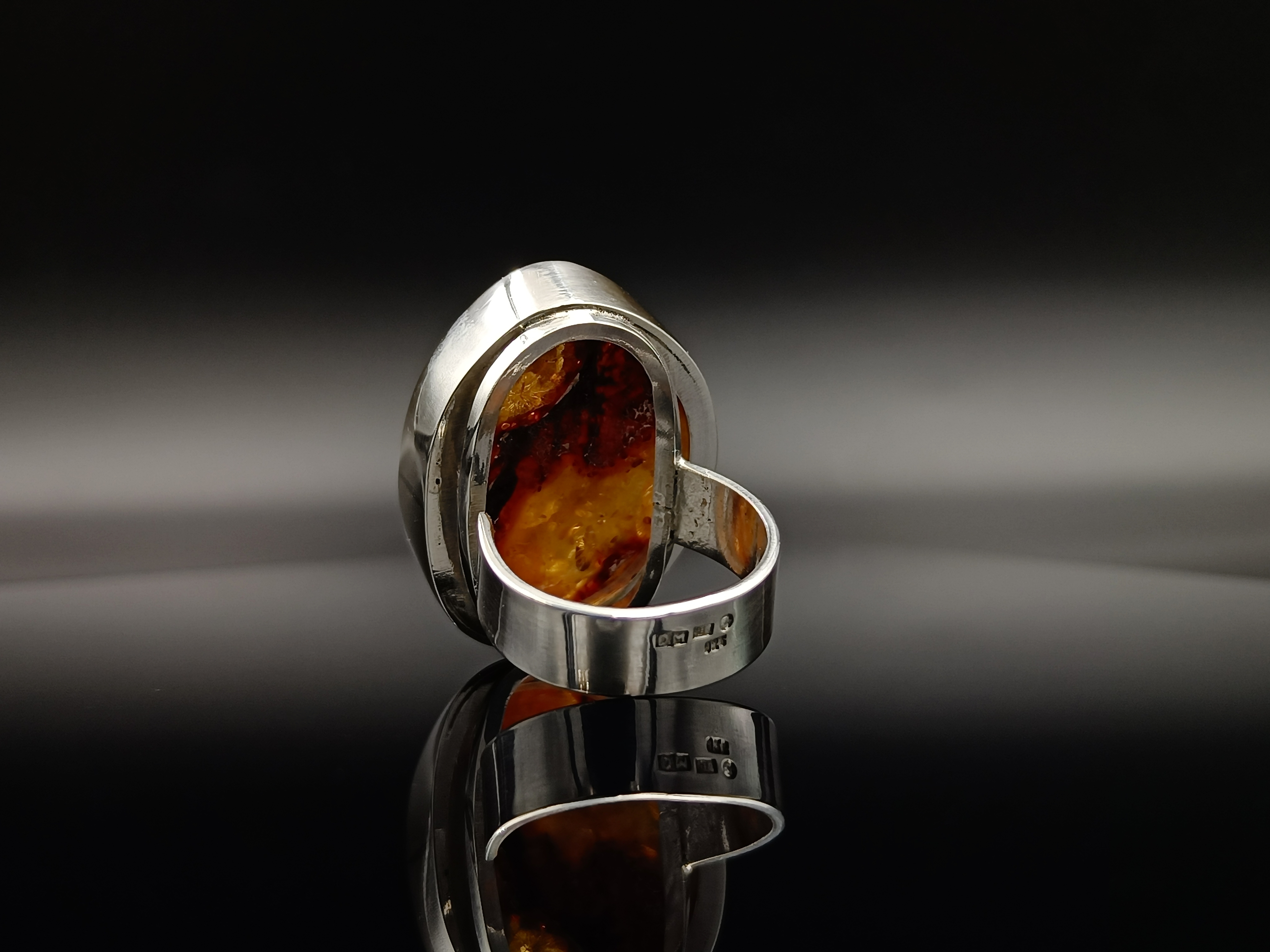 Pierścionek. Naturalny bursztyn bałtycki i srebro 925. Unikat.