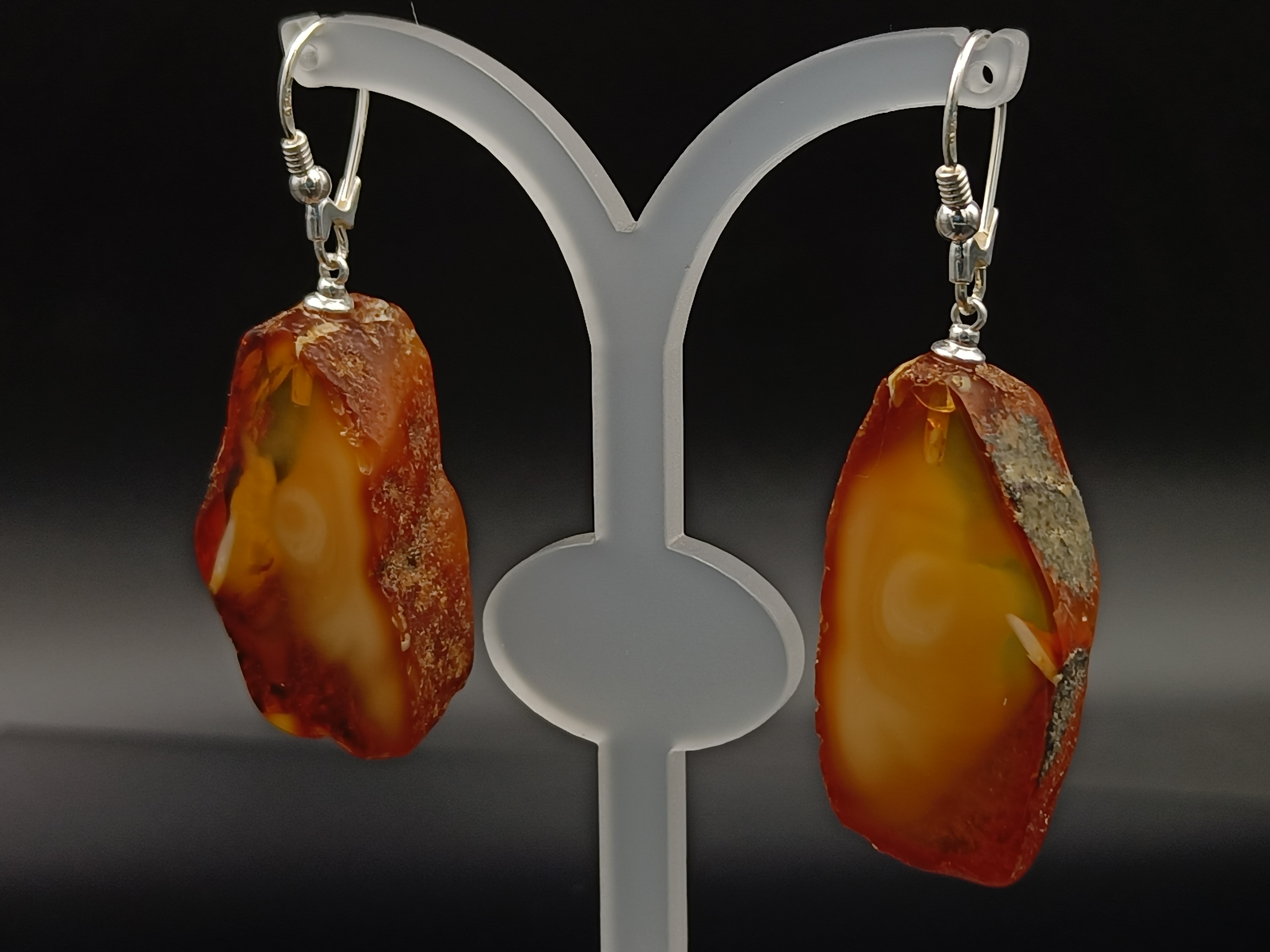 Kolczyki. Bursztyn bałtycki i srebro próby 925. Pudełko gratis.