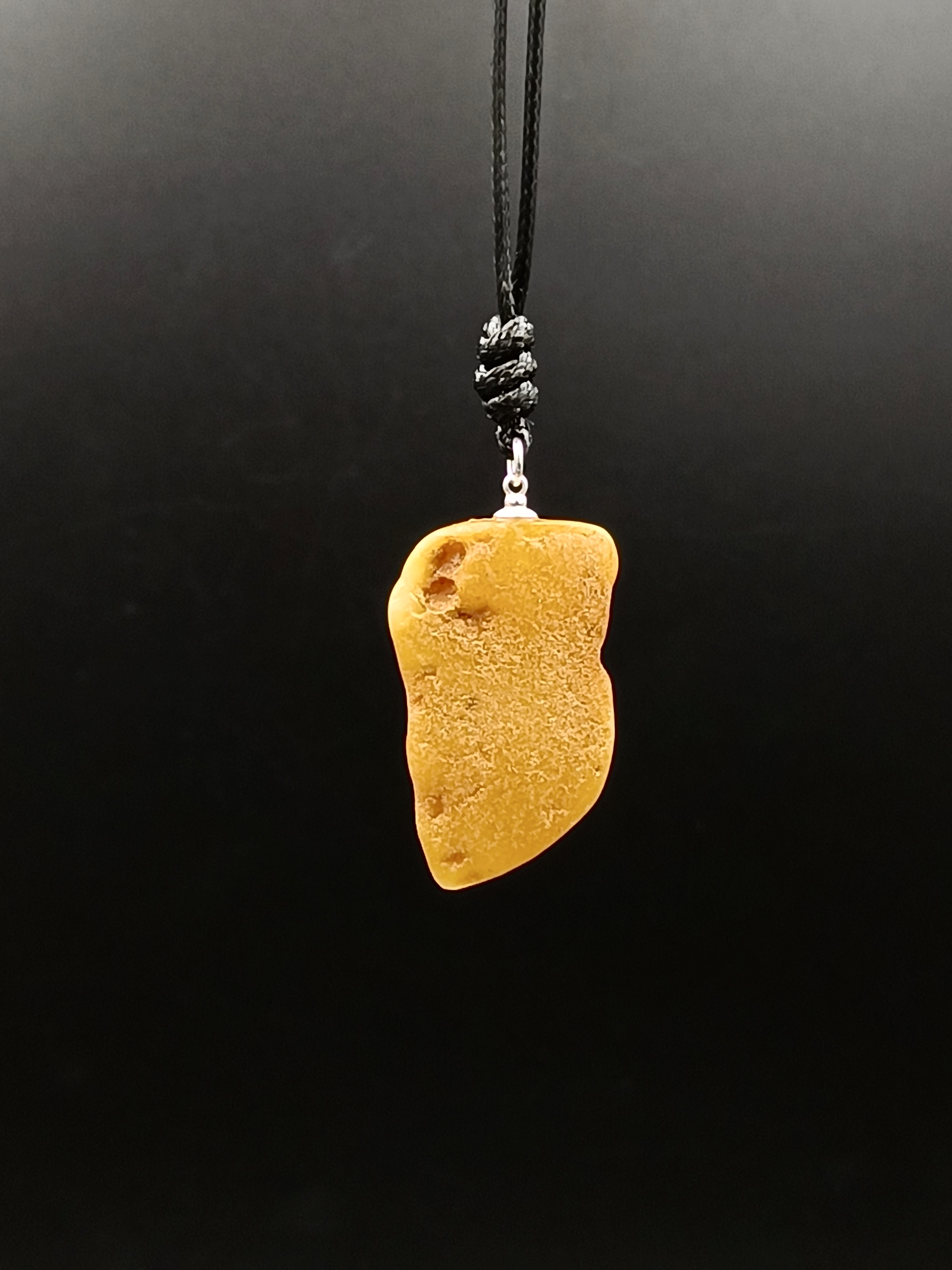 Wisiorek. Naturalny bursztyn bałtycki i srebro 925.