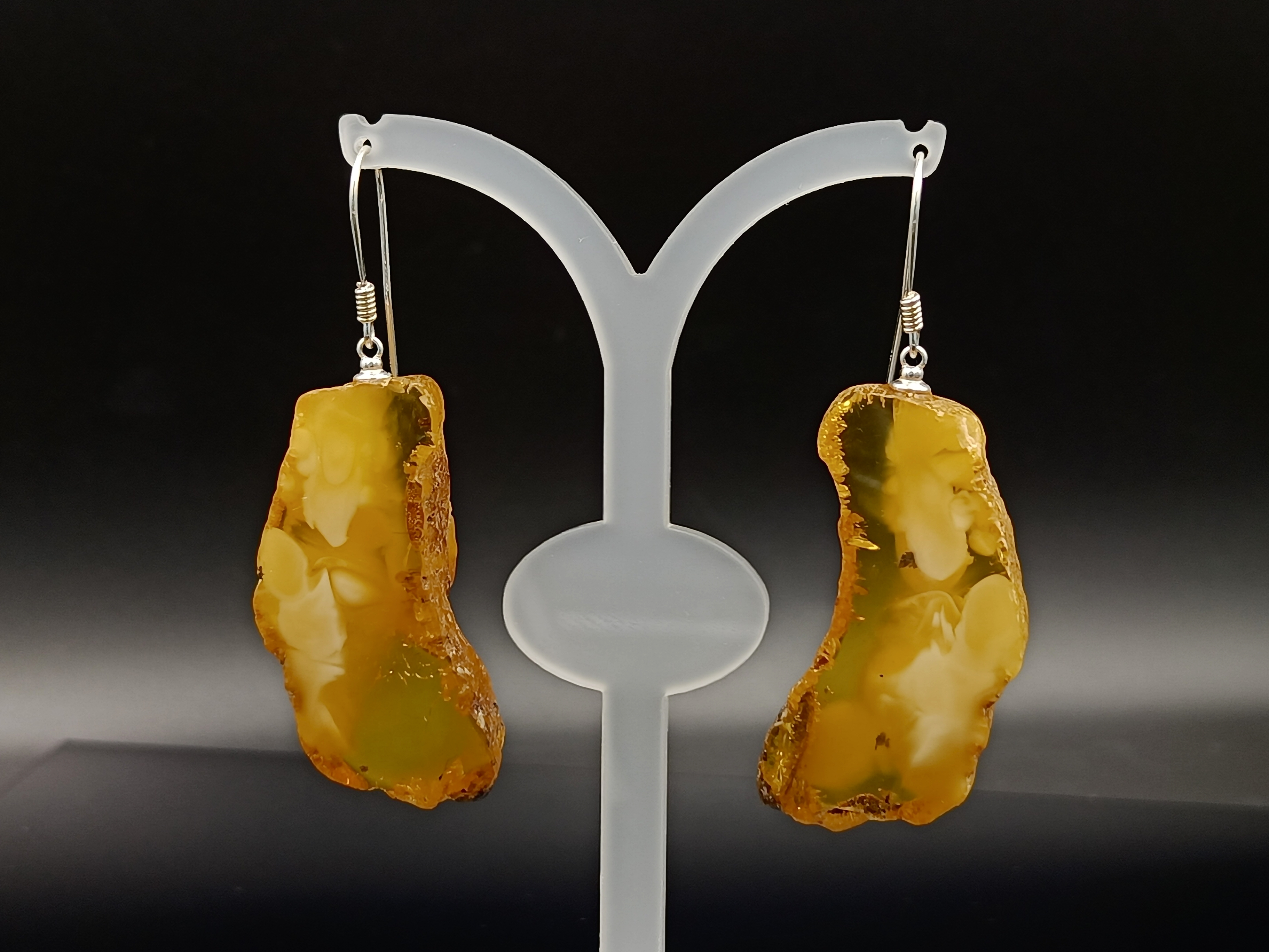 Kolczyki. Bursztyn bałtycki i srebro próby 925. Pudełko gratis.