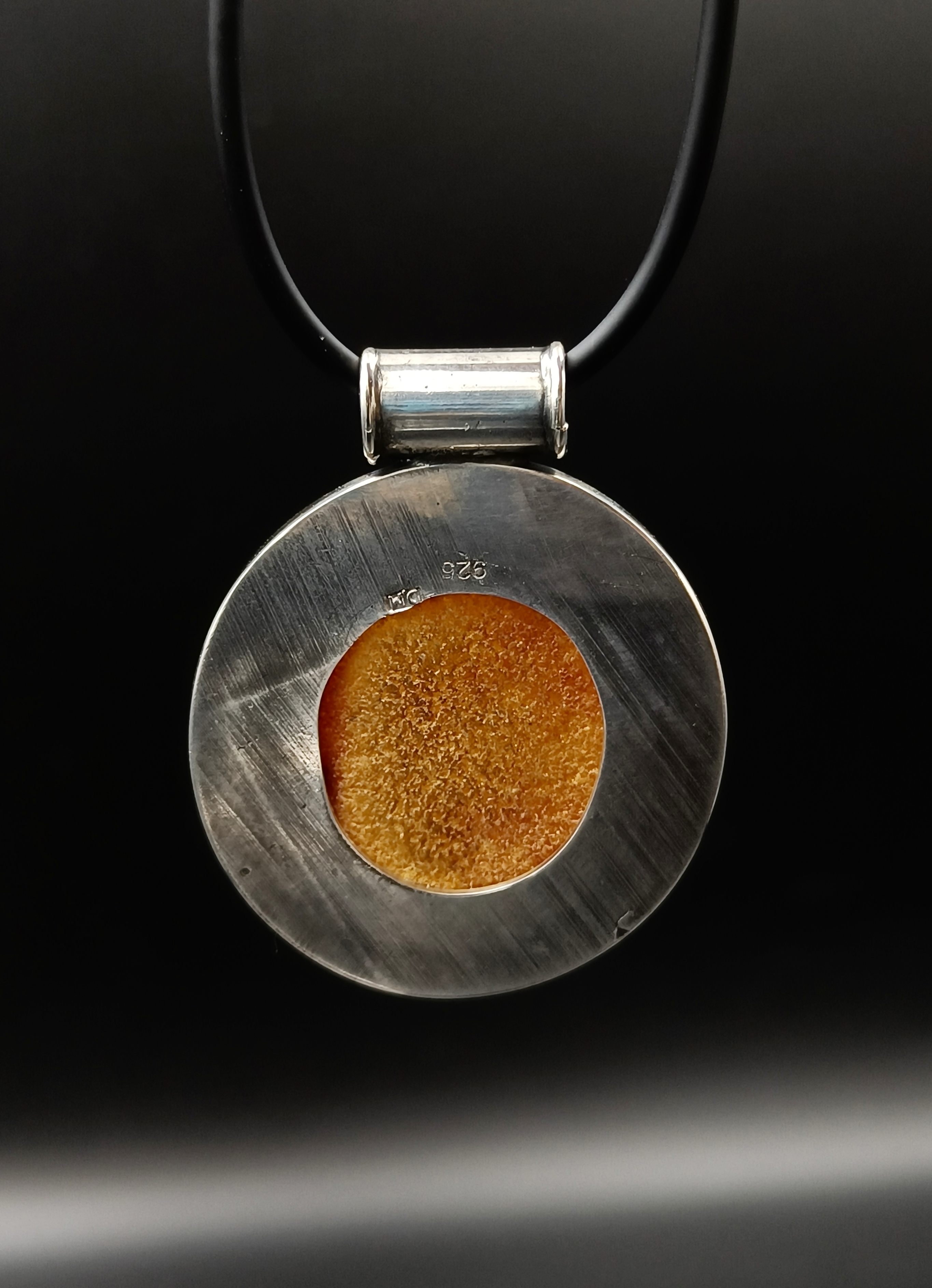 Wisior. Naturalny bursztyn bałtycki i srebro próby 925. Unikat.