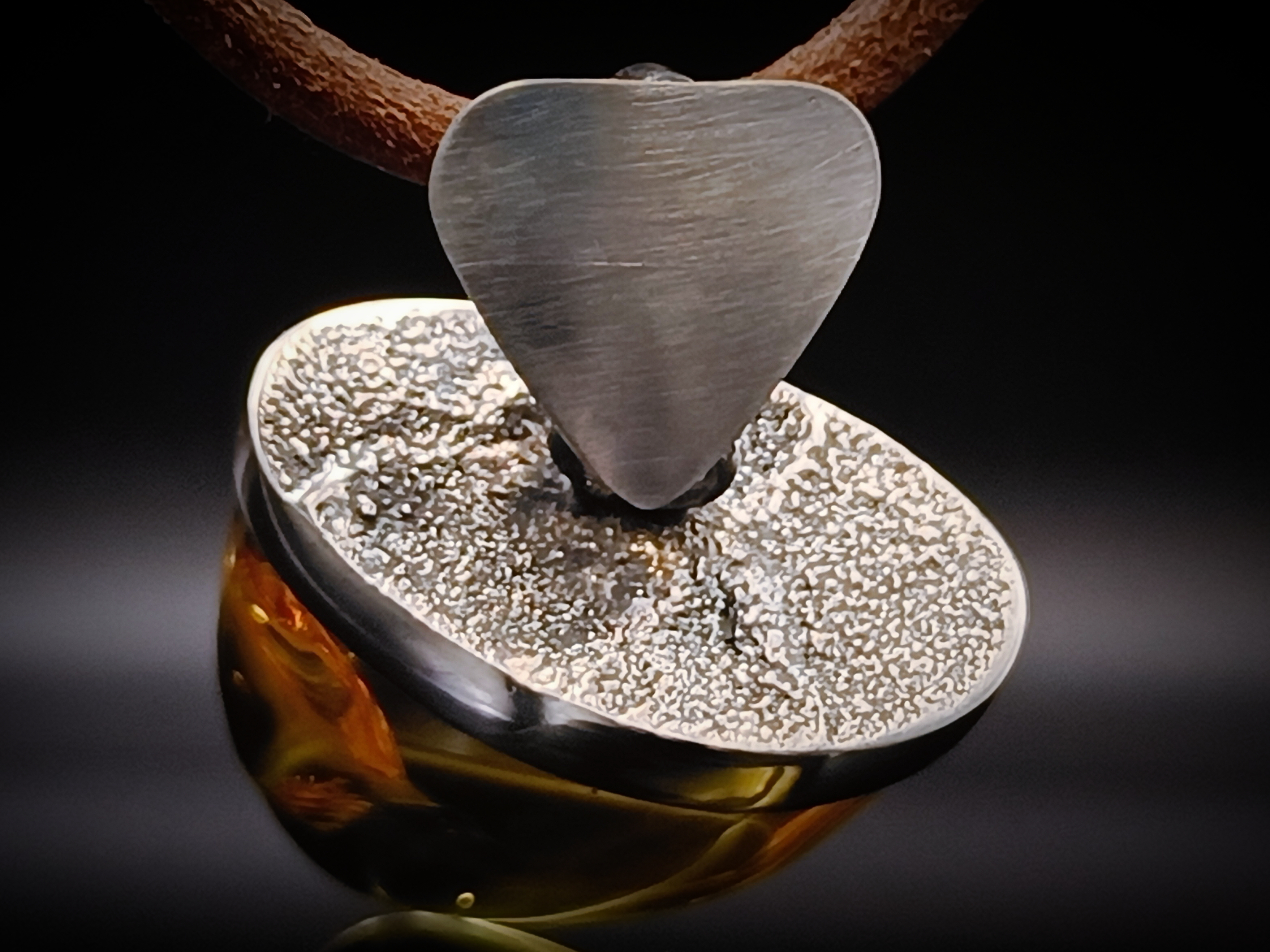 Wisior. Naturalny bursztyn bałtycki i srebro próby 925. Unikat.