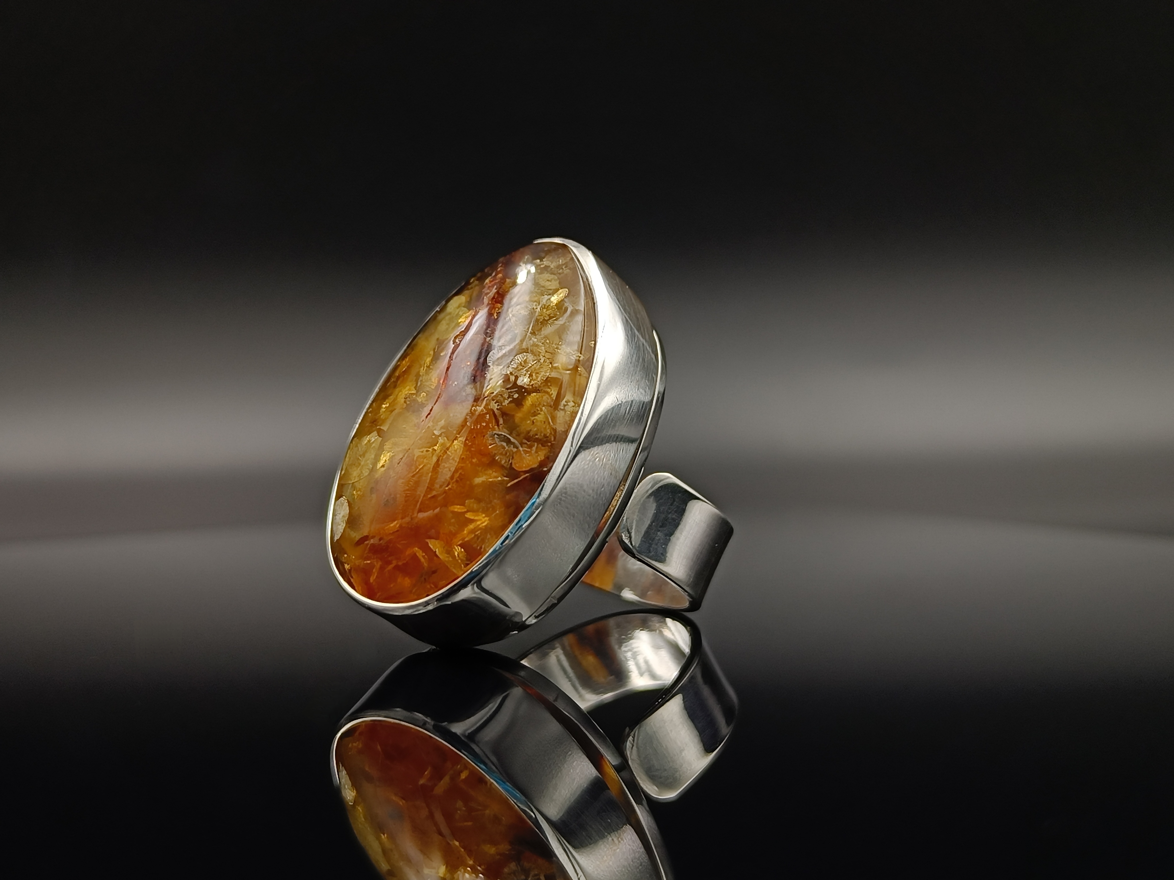 Pierścionek. Naturalny bursztyn bałtycki i srebro 925. Unikat.