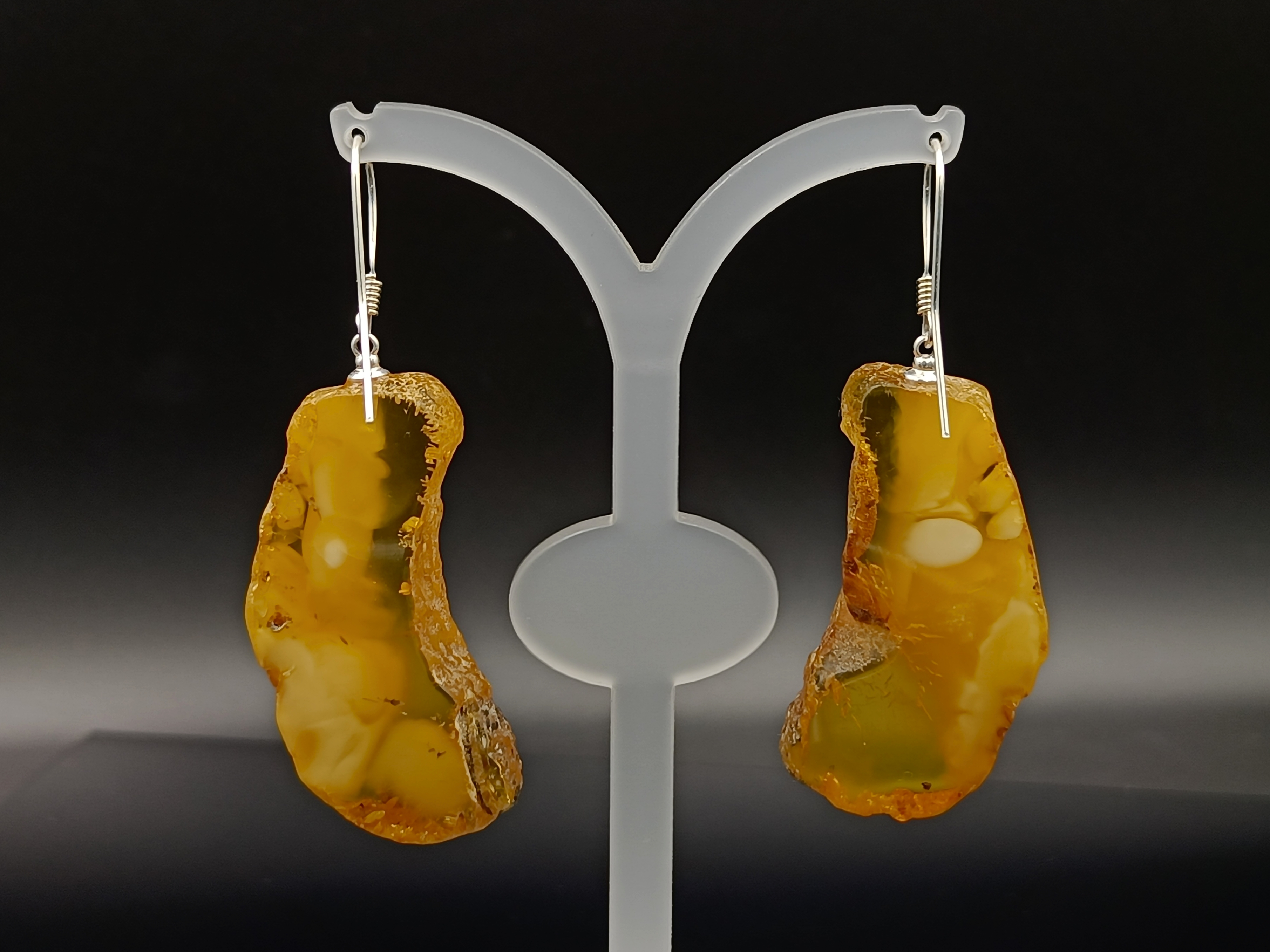 Kolczyki. Bursztyn bałtycki i srebro próby 925. Pudełko gratis.
