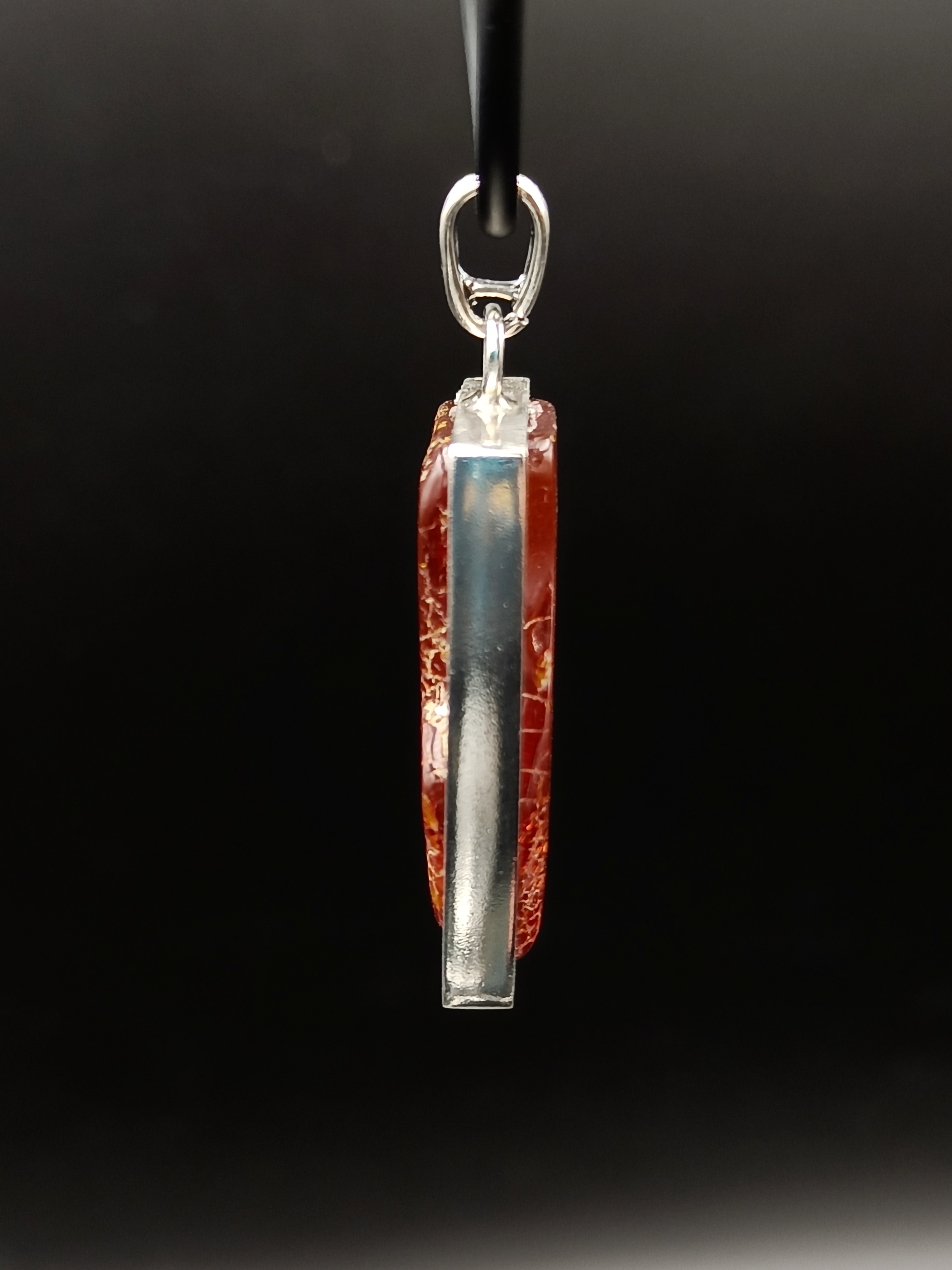 Wisiorek. Naturalny bursztyn bałtycki i srebro próby 925. Unikat.