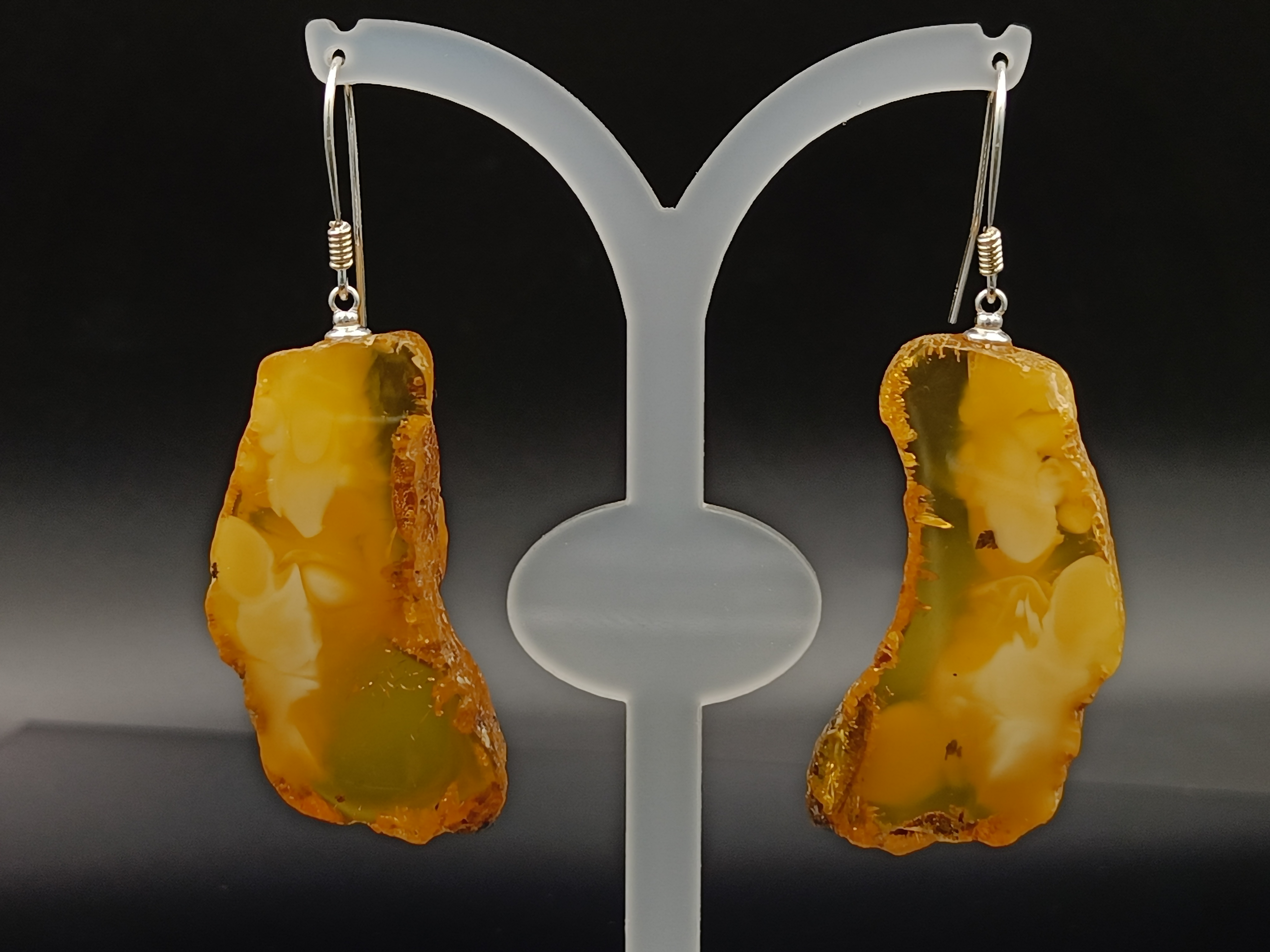 Kolczyki. Bursztyn bałtycki i srebro próby 925. Pudełko gratis.