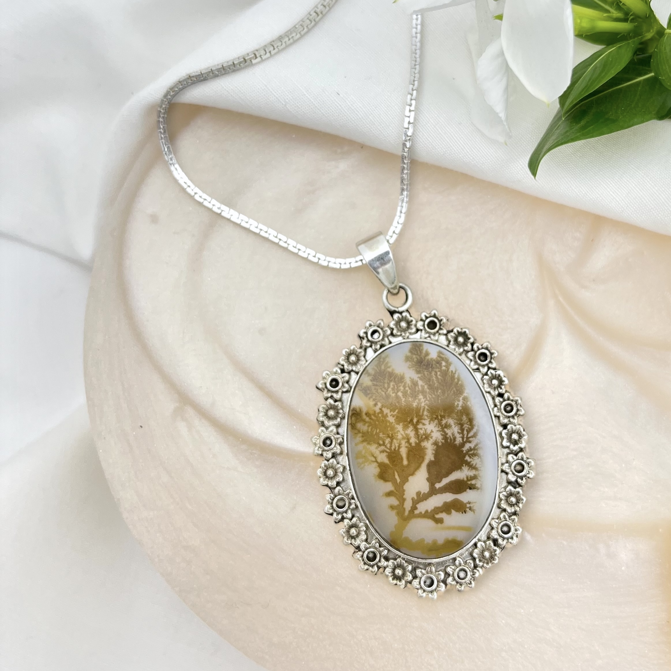 Solgrove Shazar silver pendant