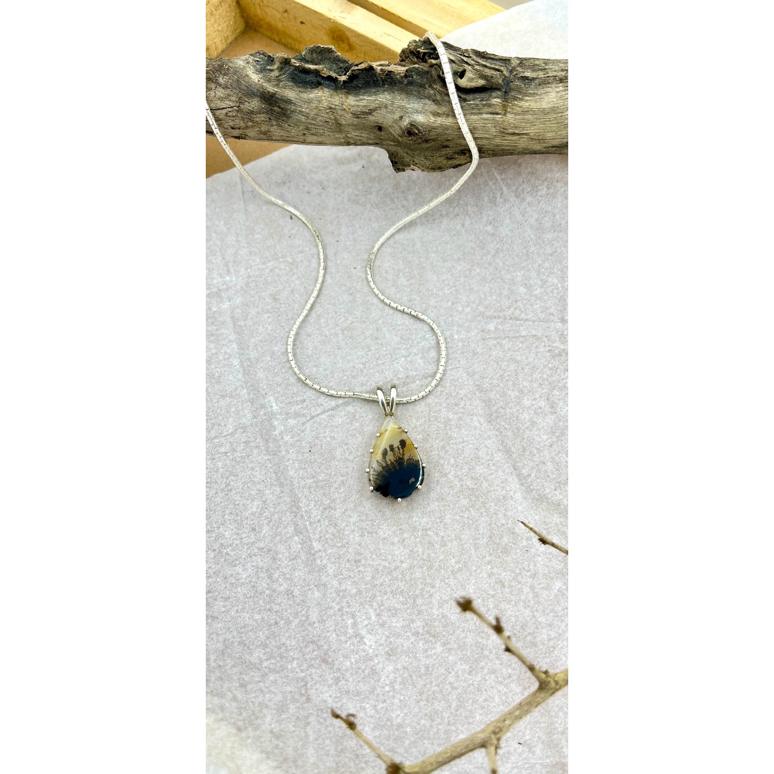 Duskwatch Shazar silver pendant