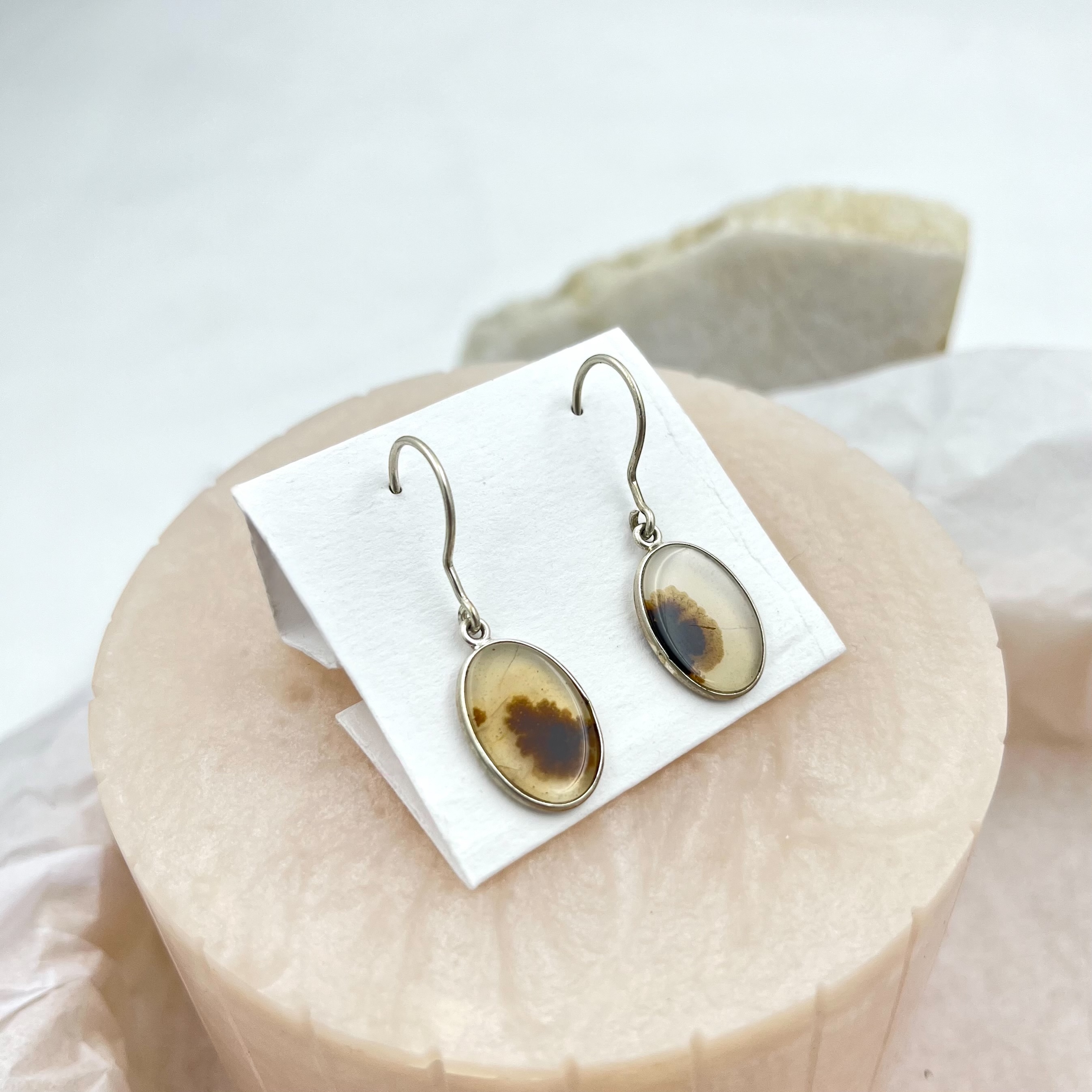 Embercloud Oval Shazar silver earring