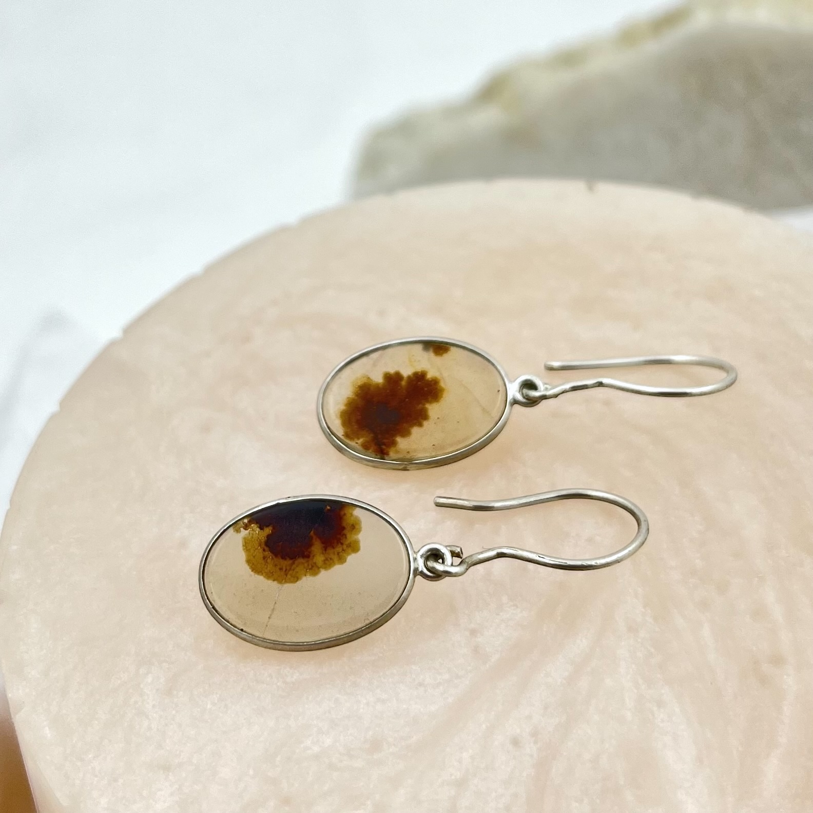 Embercloud Oval Shazar silver earring