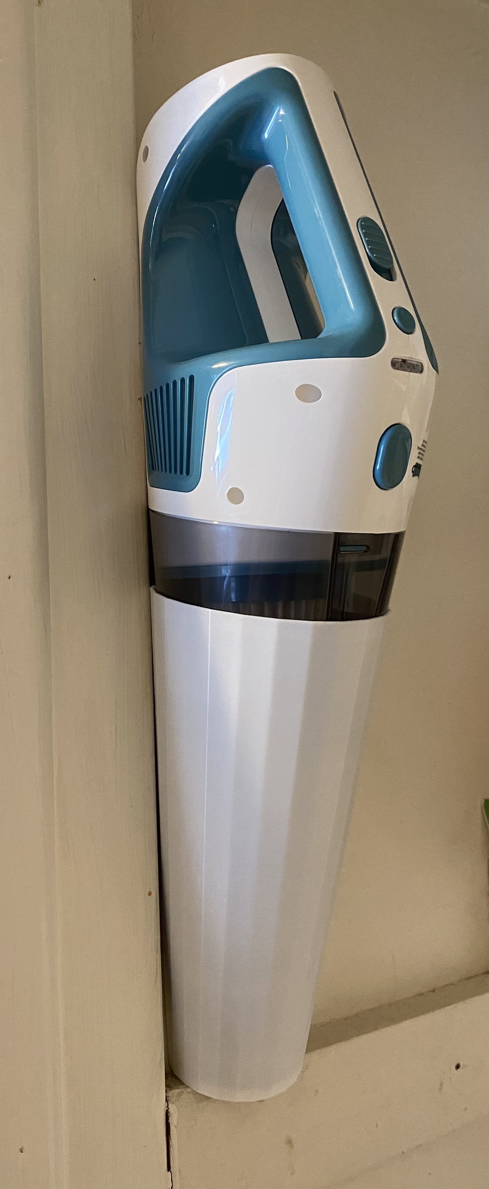 Vacuum Wall Mount Space Saving Storage Dock Handheld Vacuum Holder Organizer Station Home Storage System Cordless Vacuum Attachment