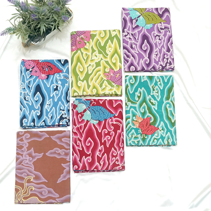 Kain Batik Tulis Megamendung Kombinasi Kupu-Kupu