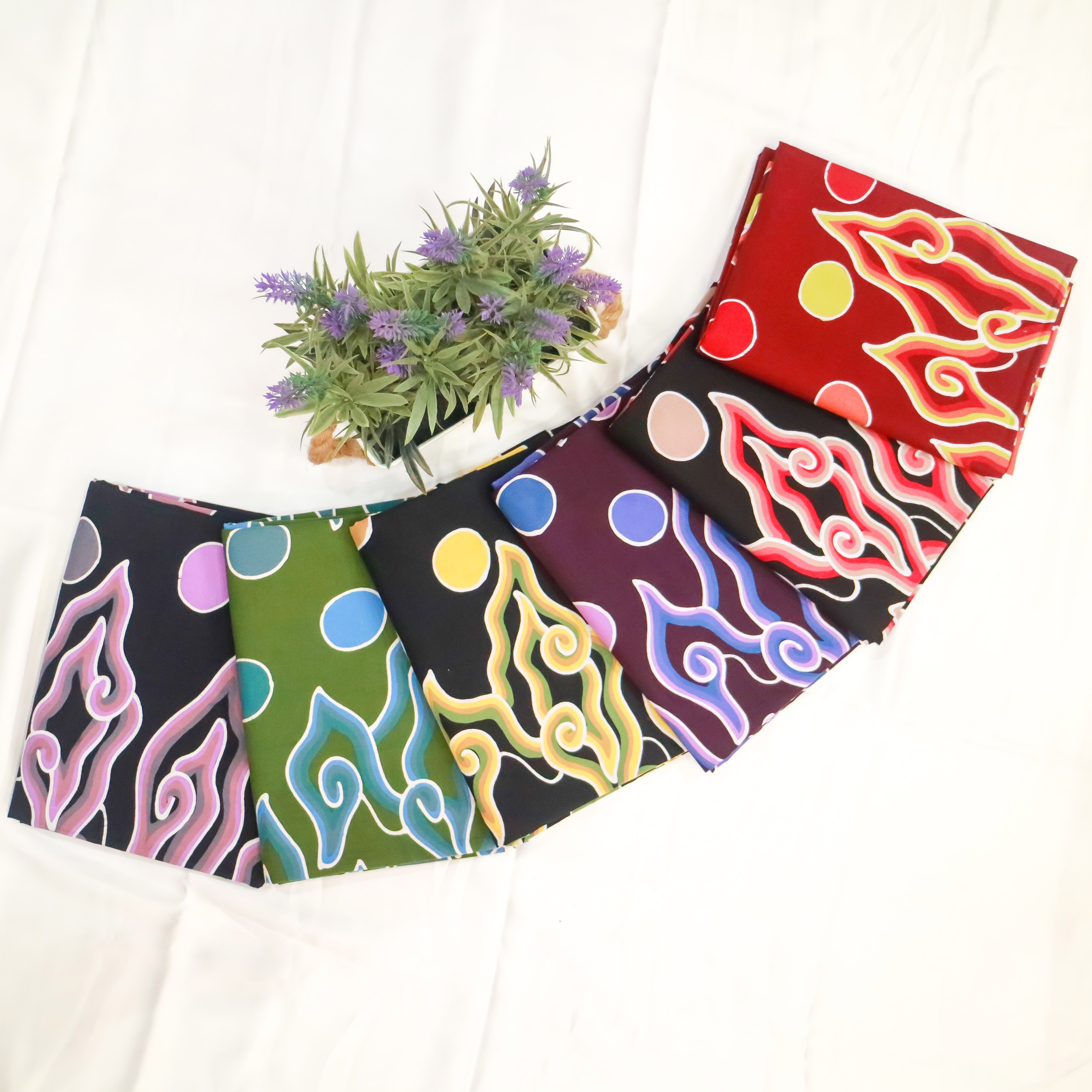 Kain Batik Tulis Mega Mendung Polkadot