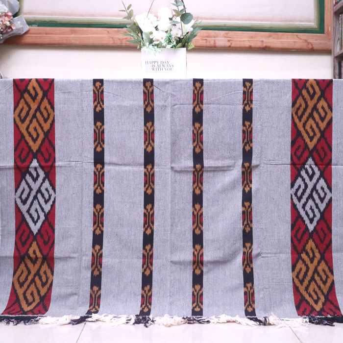 Kain Tenun Etnik Tradisional