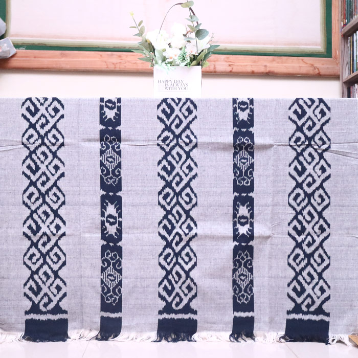 Kain Tenun Etnik Tradisional