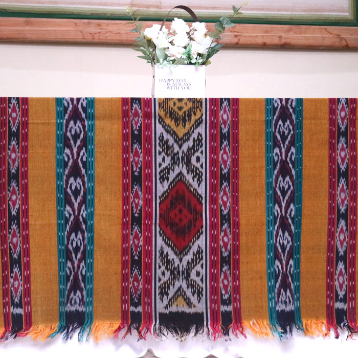 Kain Tenun Etnik Tradisional