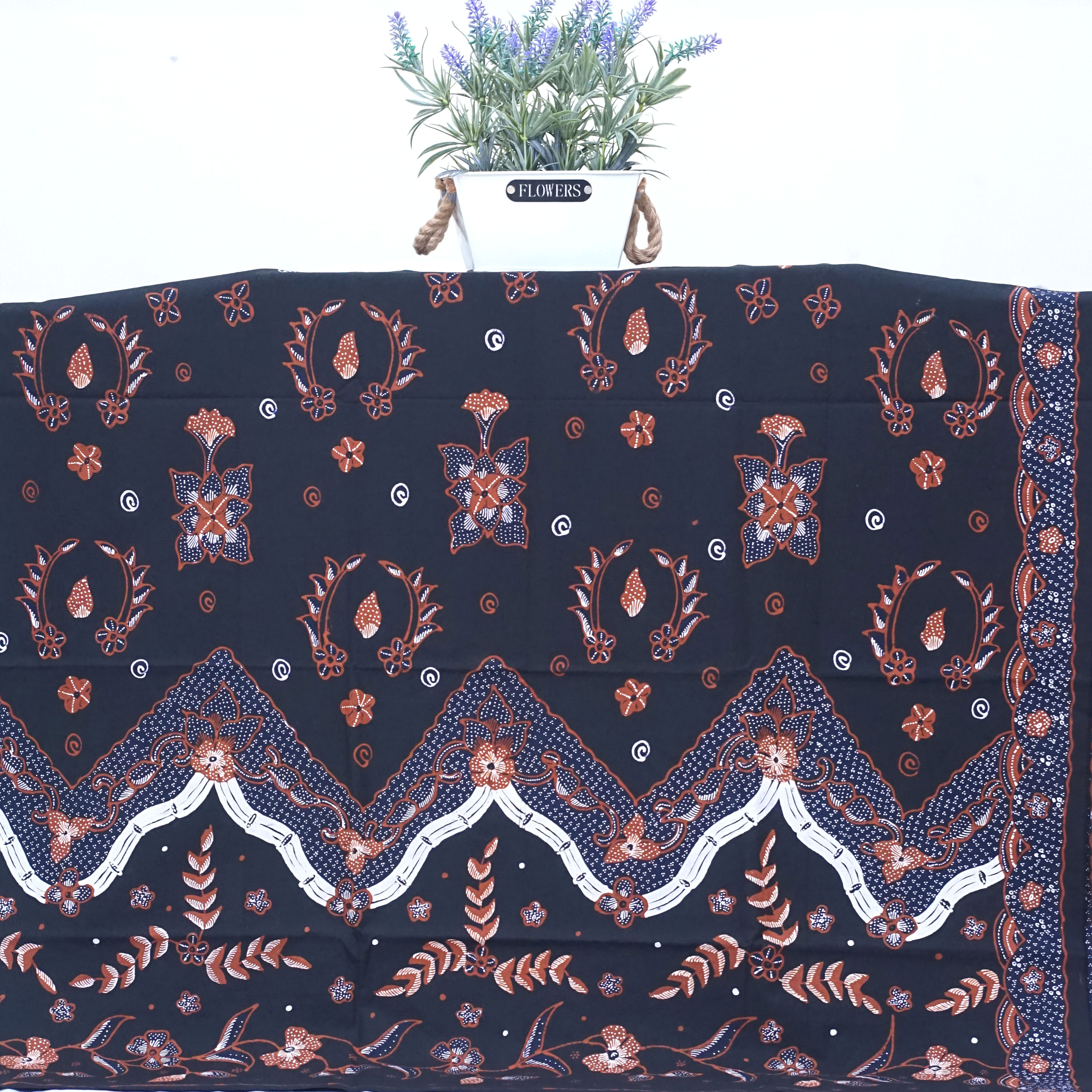 Kain Batik Tulis Irengan Cirebonan Motif Bunga Kombinasi