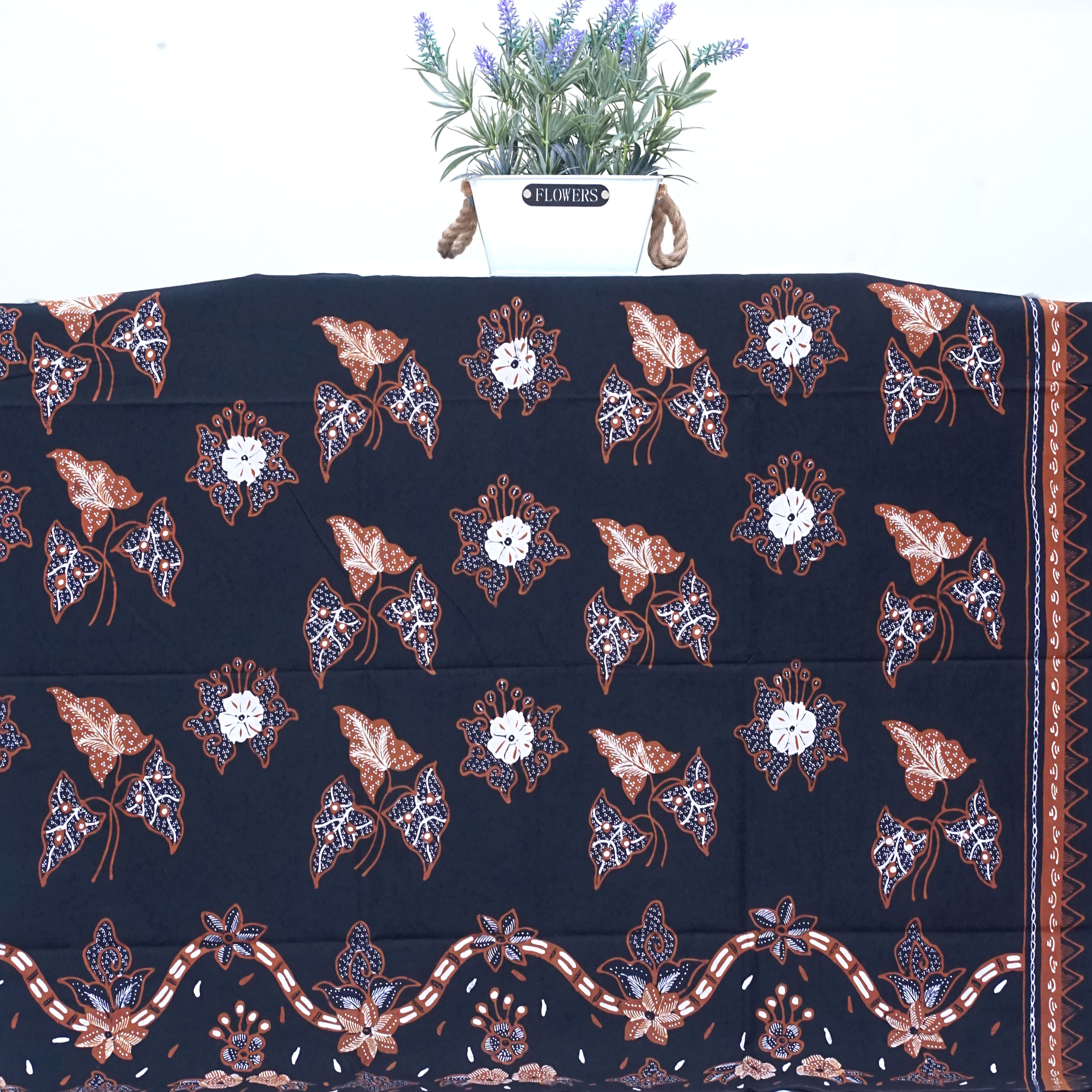 Kain Batik Tulis Irengan Cirebonan Motif Bunga Kombinasi