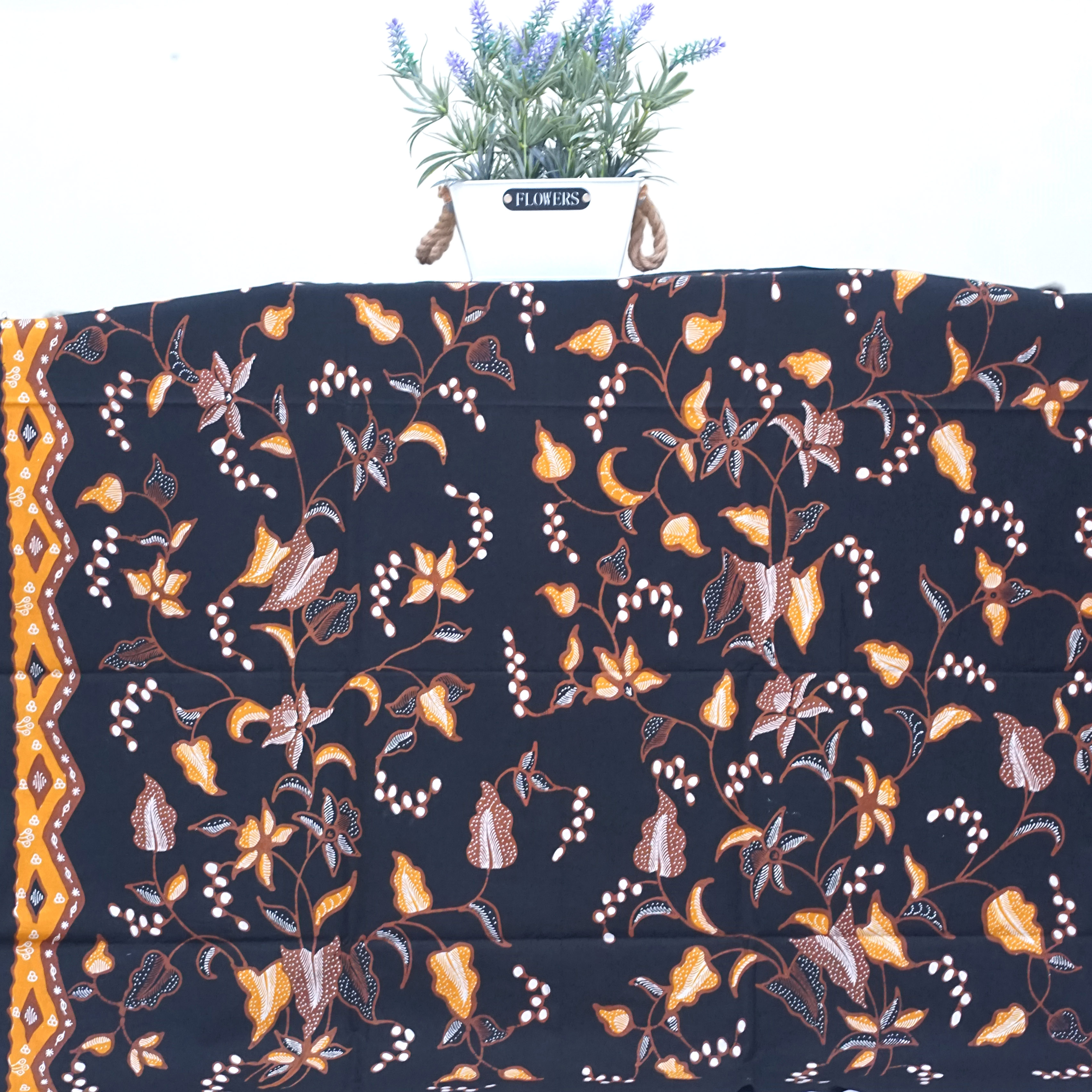 Kain Batik Tulis Irengan Cirebonan Motif Bunga Kombinasi