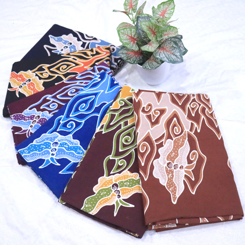 Batik Trusmi Hafiyan Kain Batik Tulis Megamendung Kombinasi Kupu-Kupu