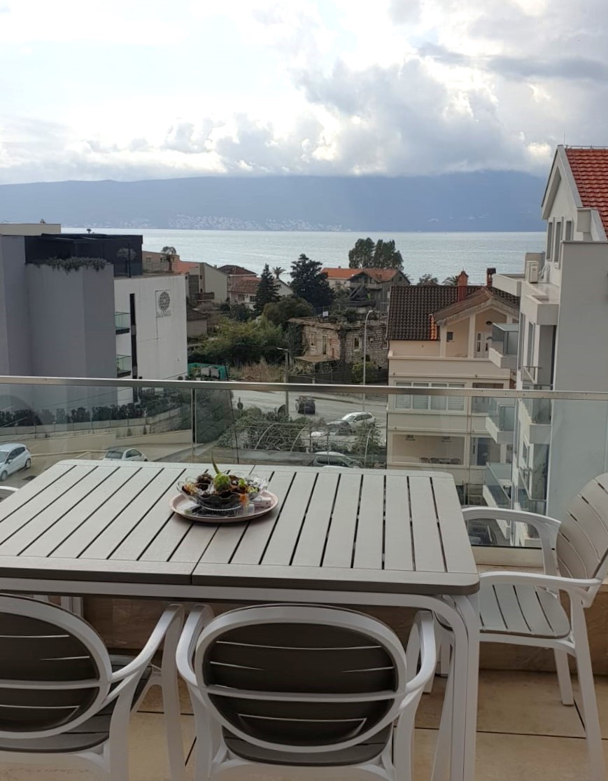 Seaview apartment for rent (2-bedroom Tivat)