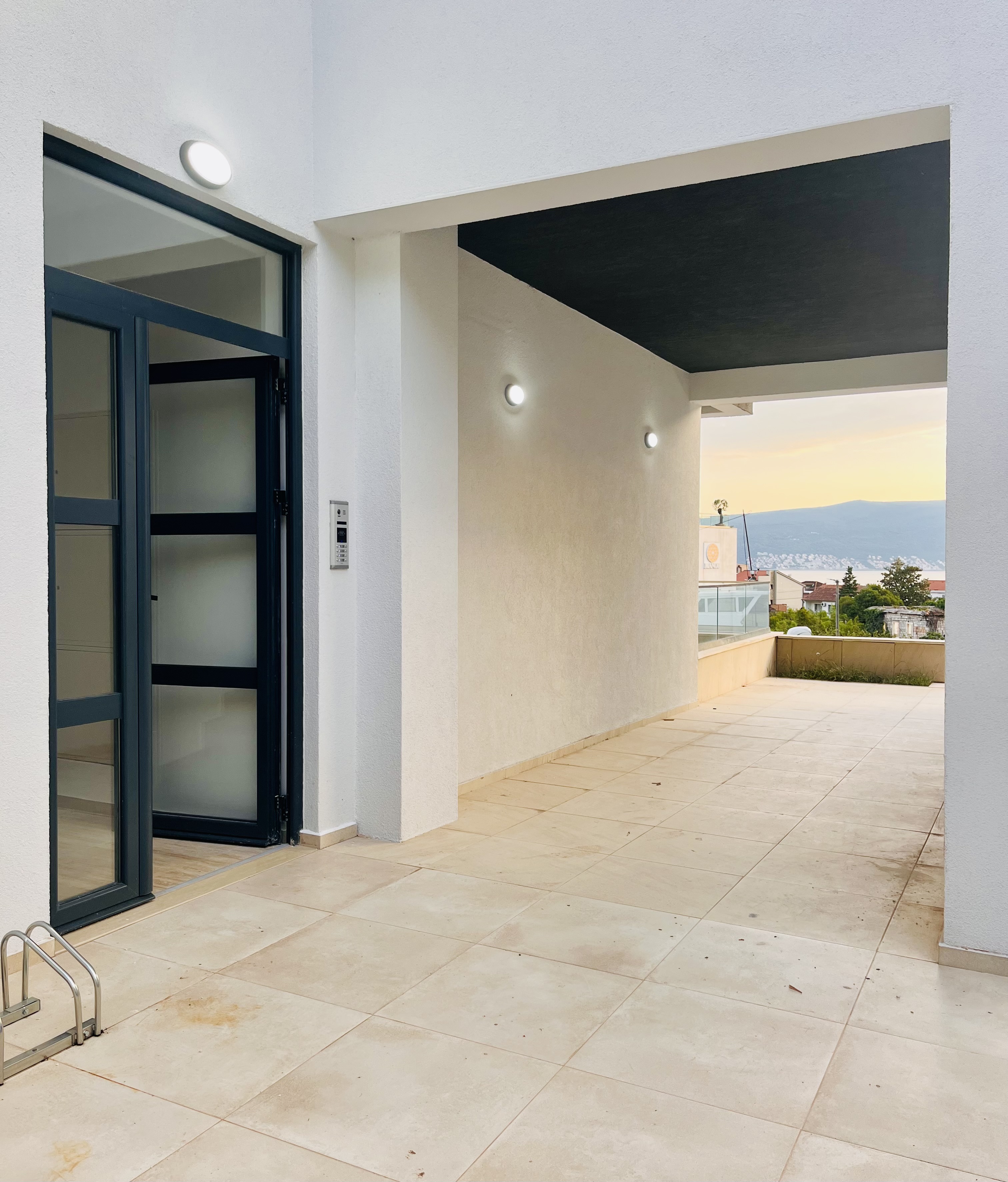 Seaview apartment for rent (2-bedroom Tivat)