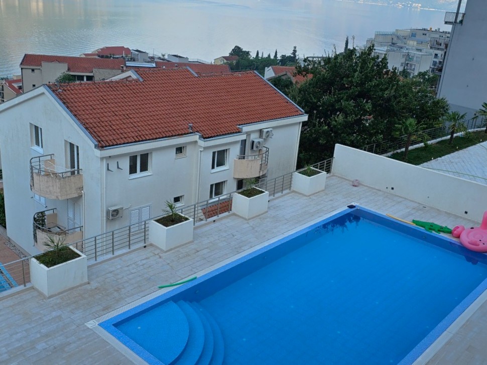 Apartment with seaview for sale (pool, Kotor)