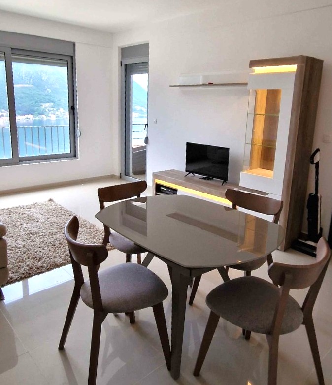 Apartment with seaview for sale (pool, Kotor)