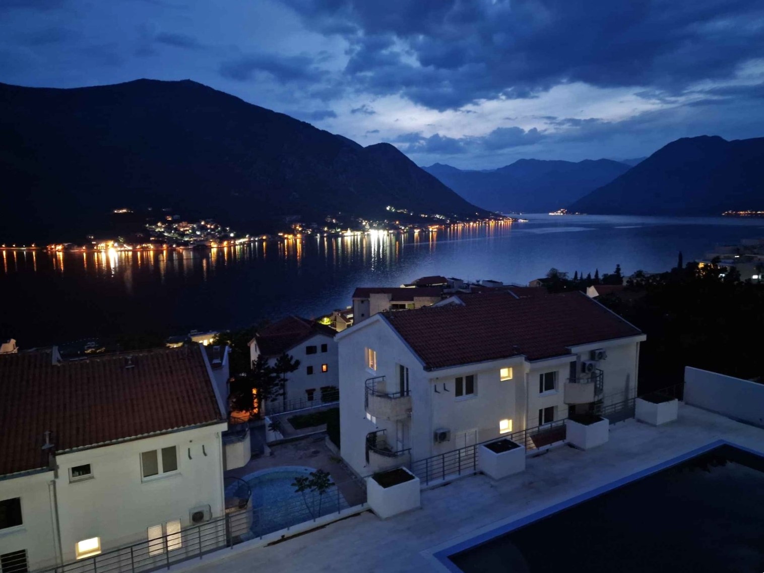 Apartment with seaview for sale (pool, Kotor)