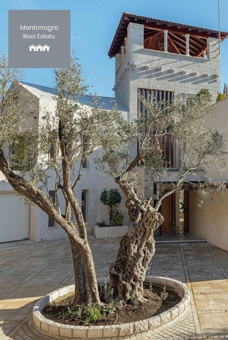 Villa on secluded estate for sale (Tivat)