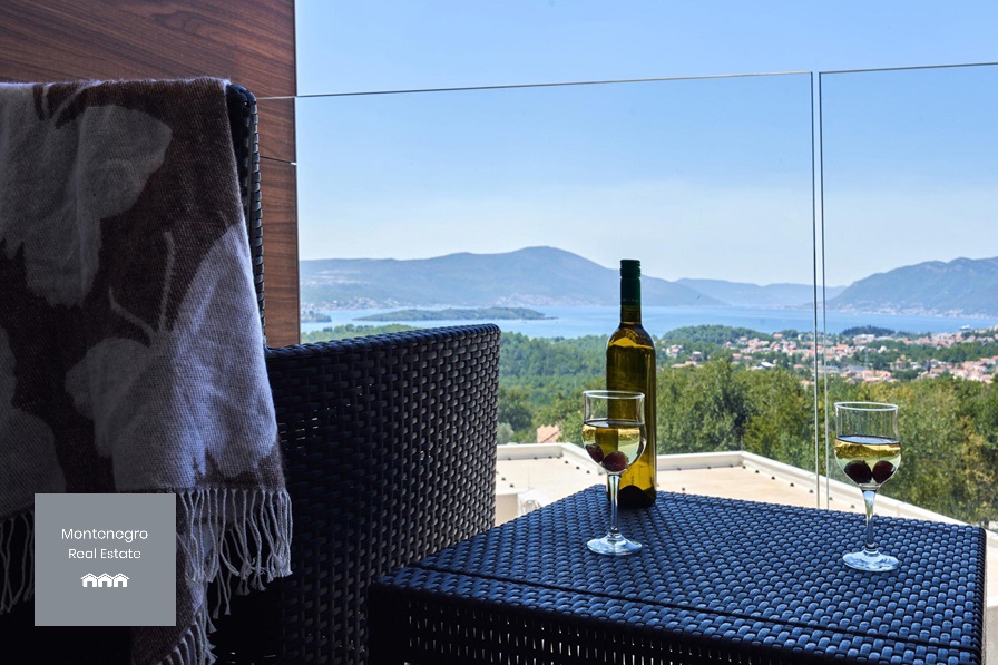 Apartment with sea view for sale (pool, Kavač)