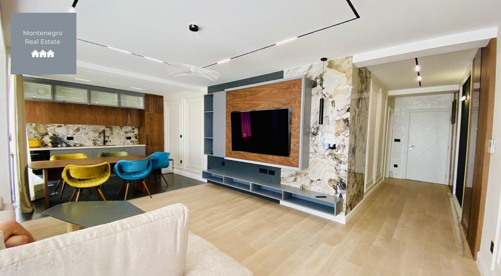 Sea view penthouse for sale or rent (Tivat)