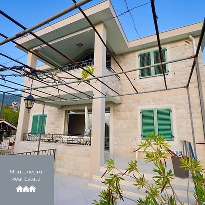 Villa with 4 units for sale (Tivat)