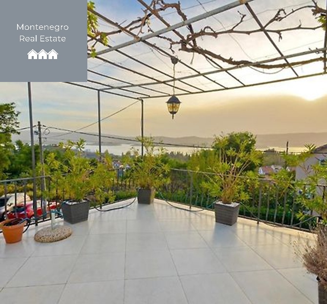 Villa with 4 units for sale (Tivat)