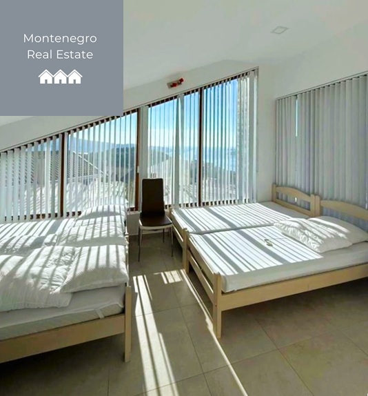 Hotel with apartments for sale (Herceg Novi)