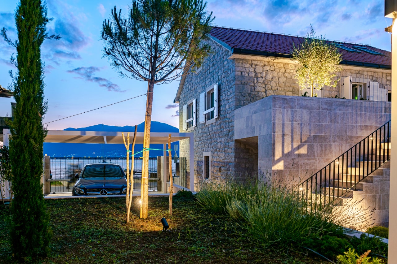 2 Seaside villas for sale (Tivat)