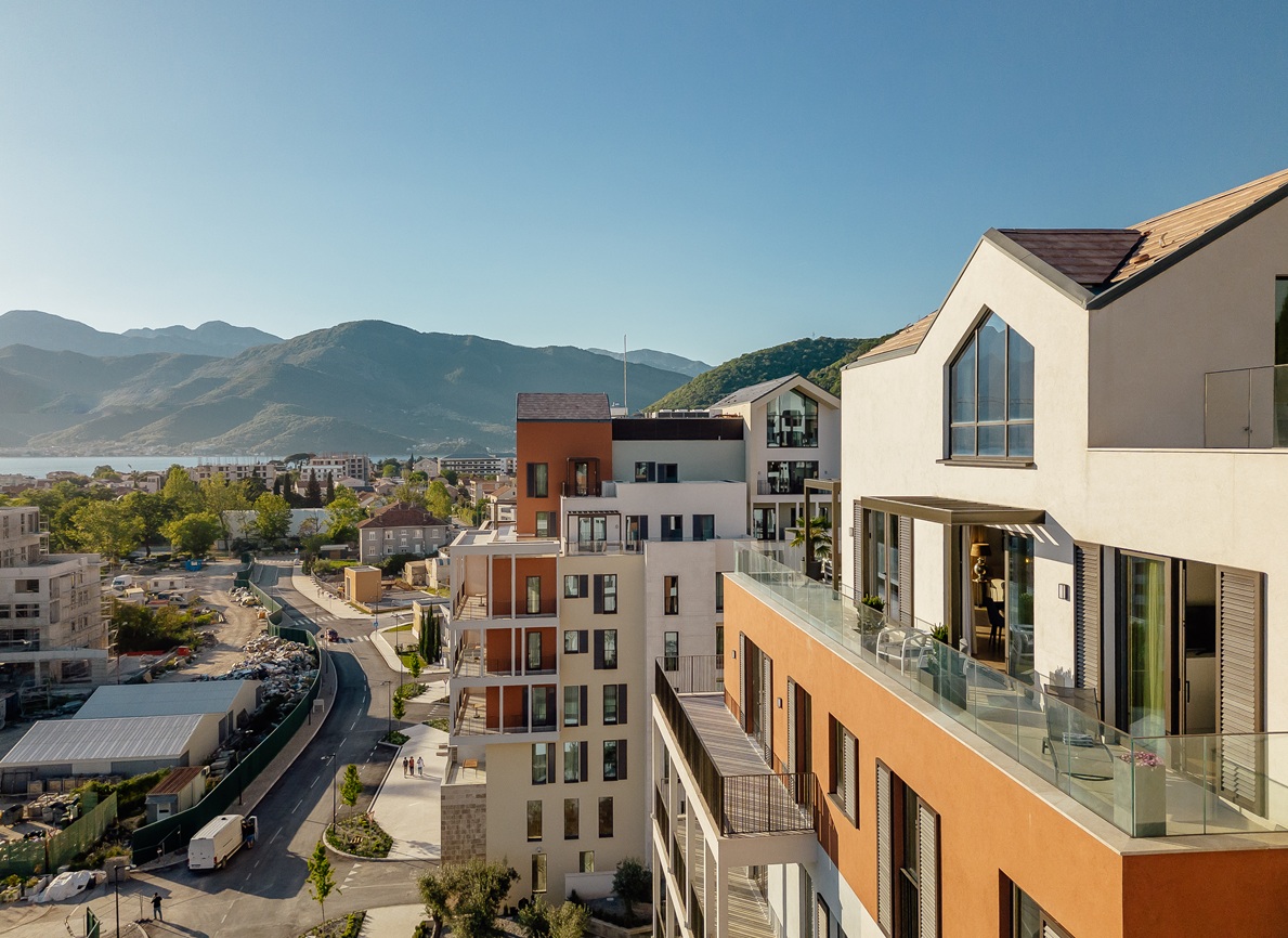 Just listed: breathtaking sea view penthouse in Porto Montenegro