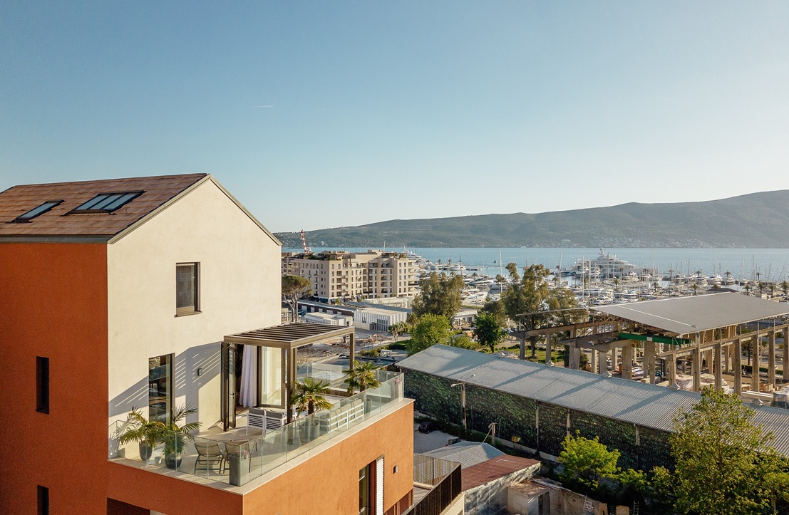 Just listed: breathtaking sea view penthouse in Porto Montenegro
