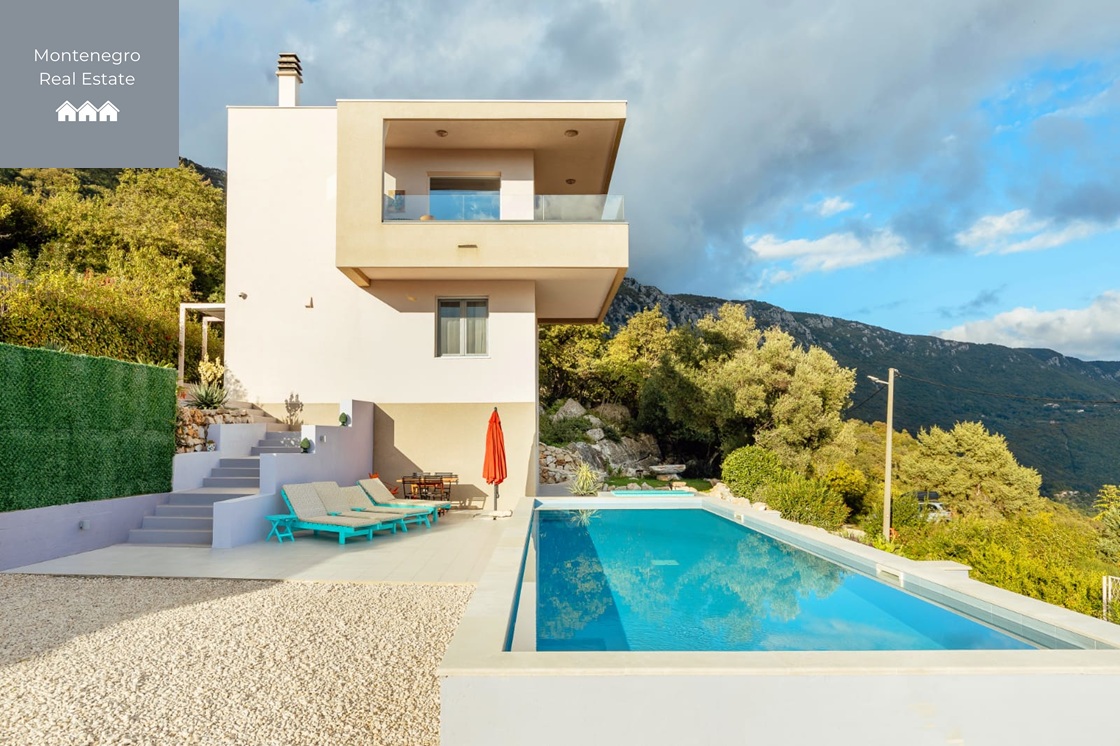 Sea view villa in Herceg Novi