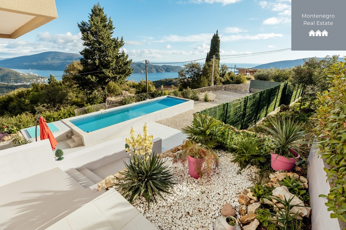 Sea view villa in Herceg Novi