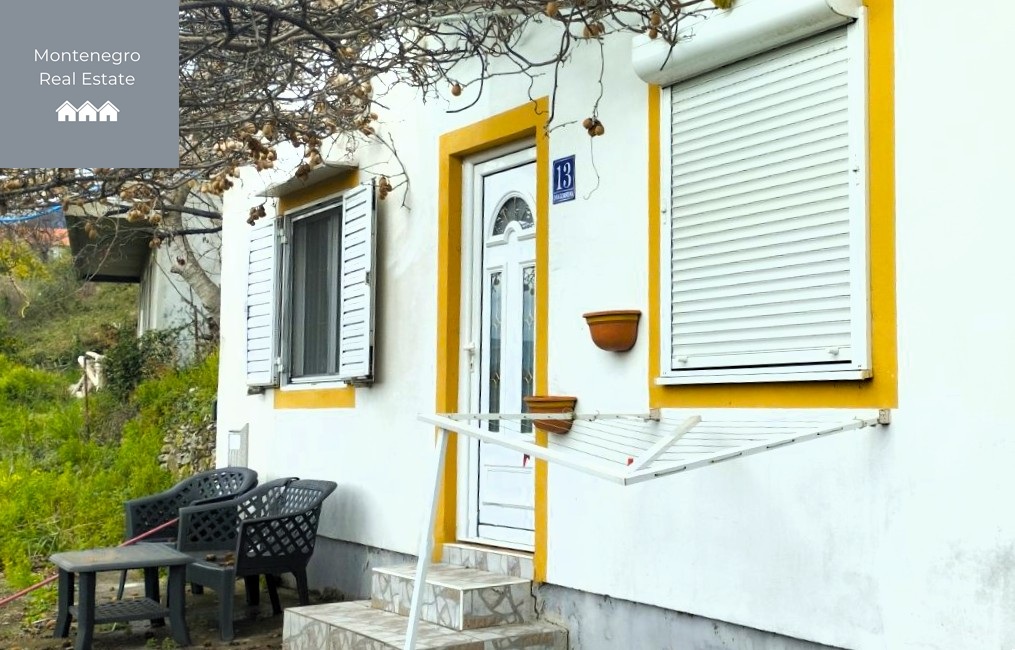 House with panoramic sea views in Herceg Novi