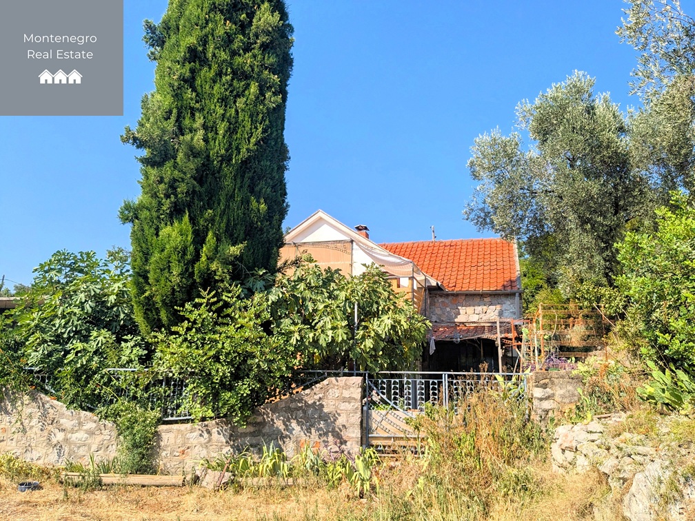 House with additional plot on the Luštica peninsula (Herceg Novi)