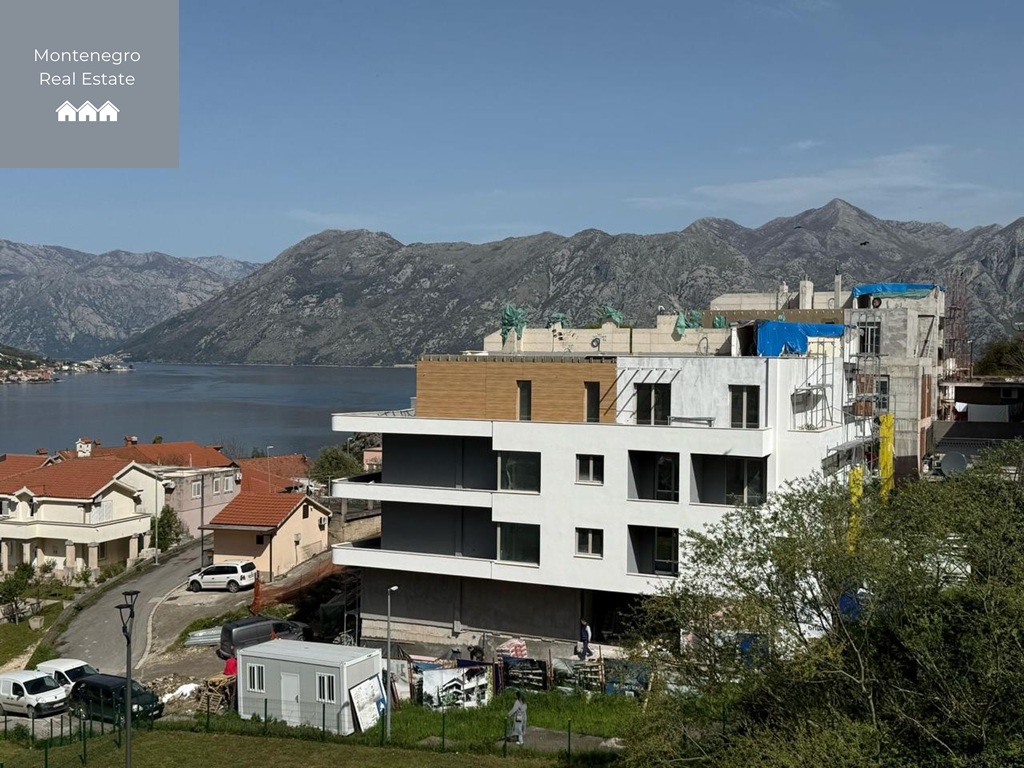 Apartments in Dobrota (Kotor)